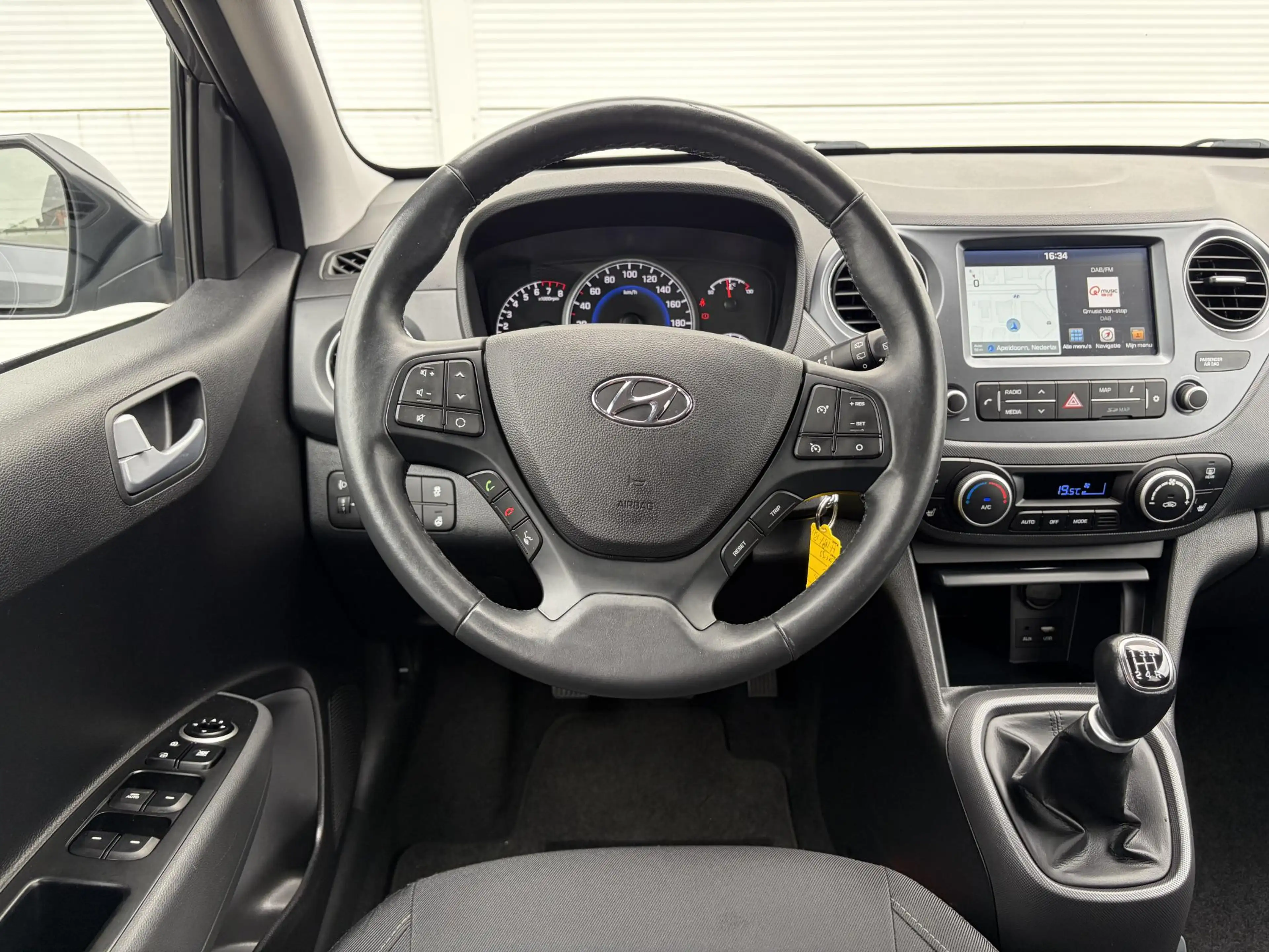 Hyundai i10 1.0 Premium / Trekhaak / Stoel en stuurverwarming — photo 9