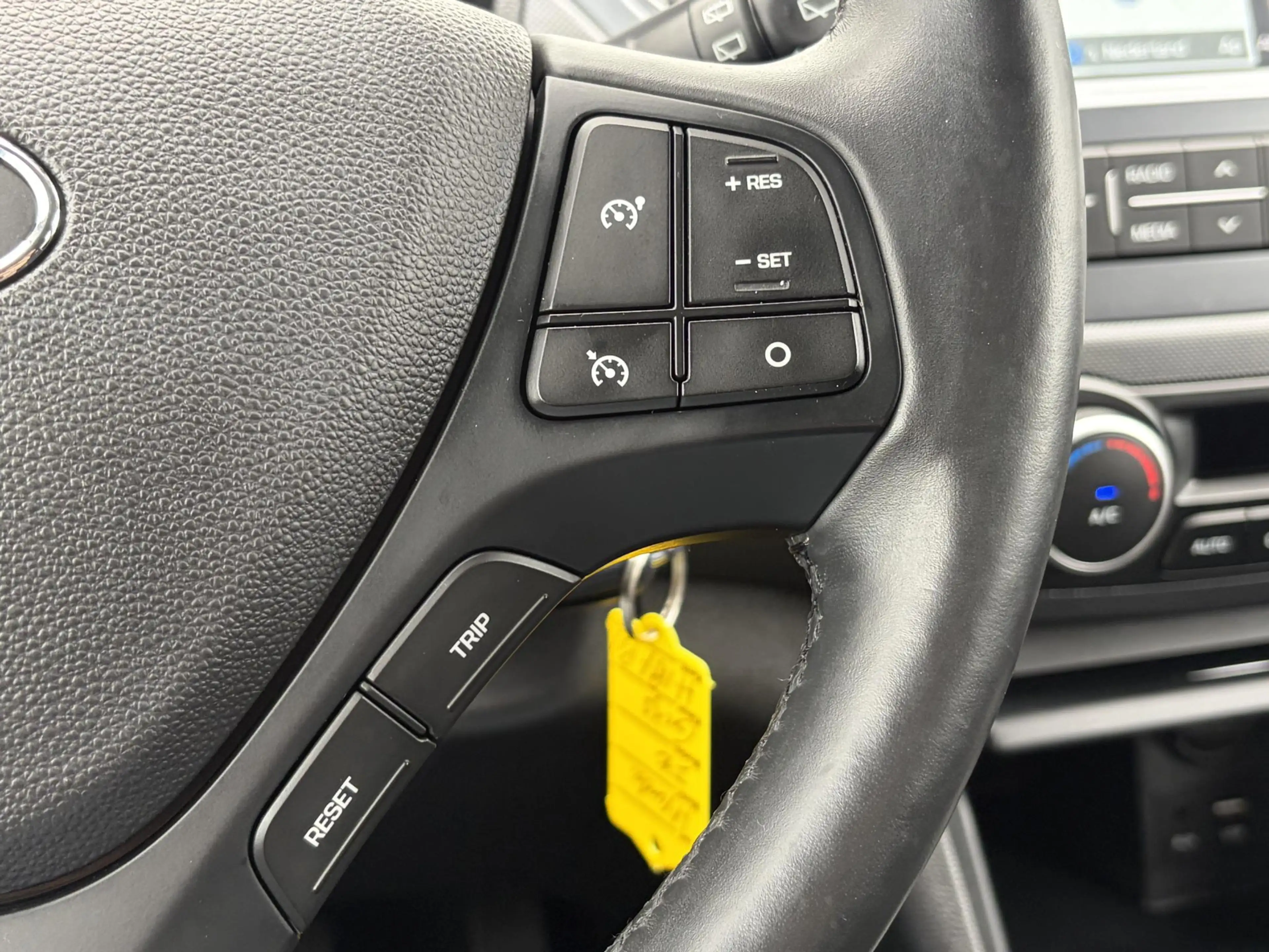 Hyundai i10 1.0 Premium / Trekhaak / Stoel en stuurverwarming — photo 11