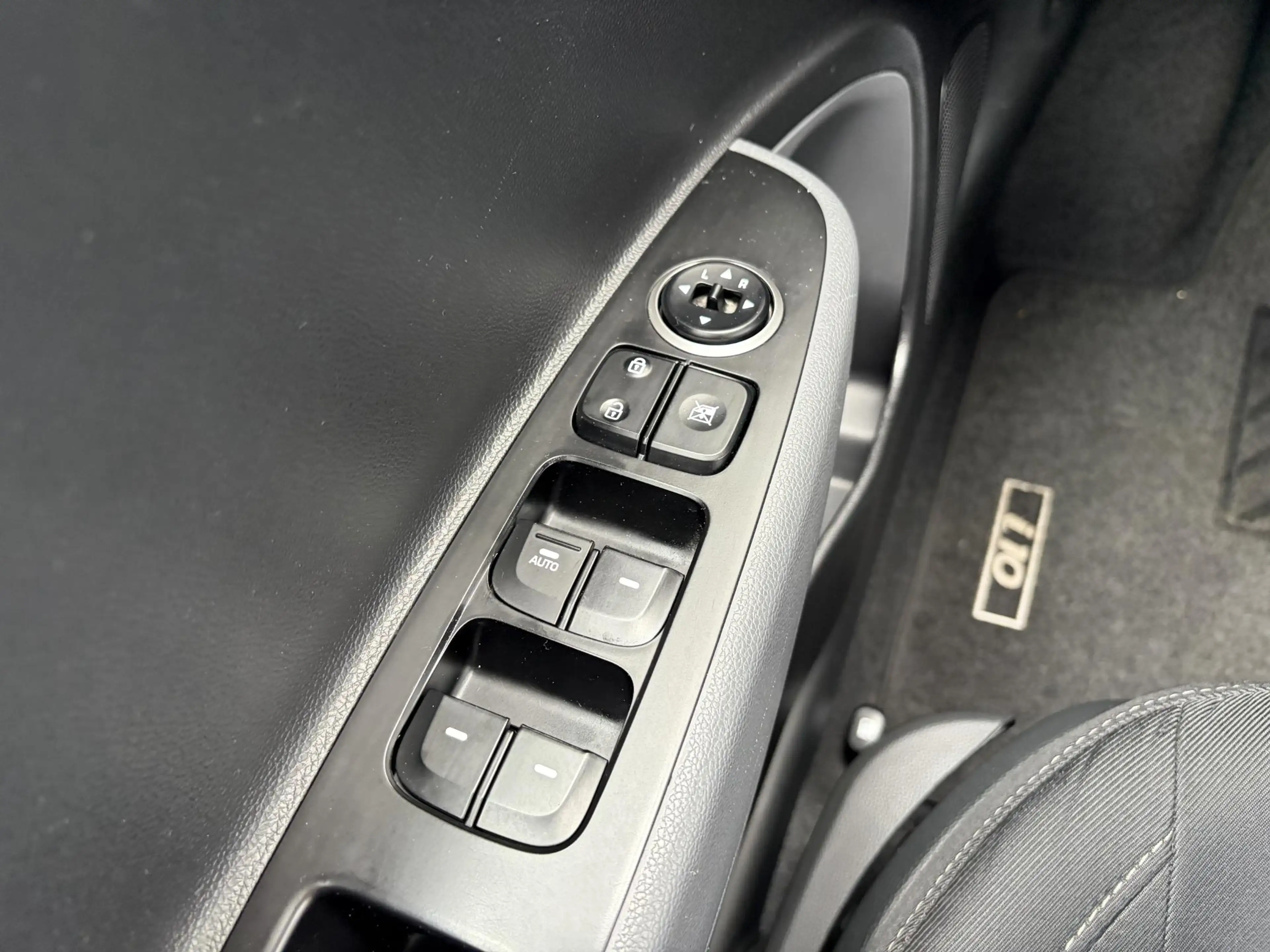 Hyundai i10 1.0 Premium / Trekhaak / Stoel en stuurverwarming — photo 13