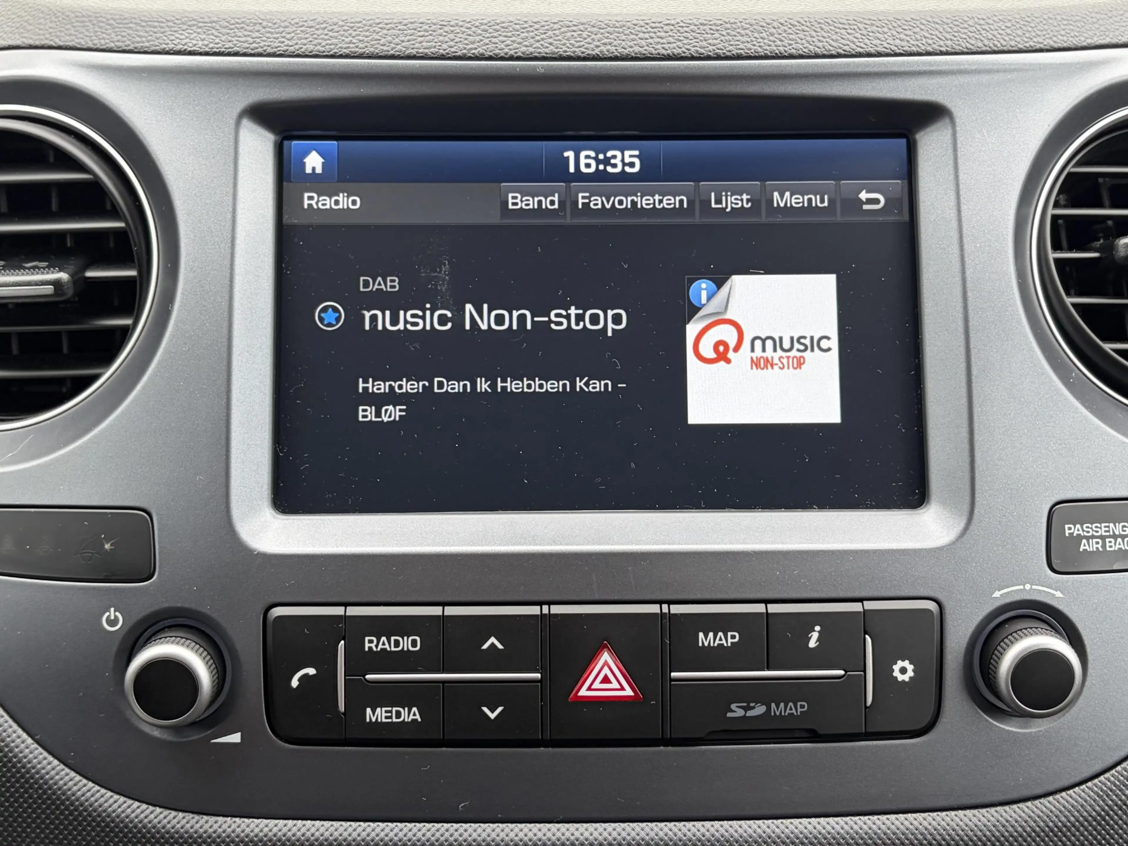 Hyundai i10 1.0 Premium / Trekhaak / Stoel en stuurverwarming — photo 21