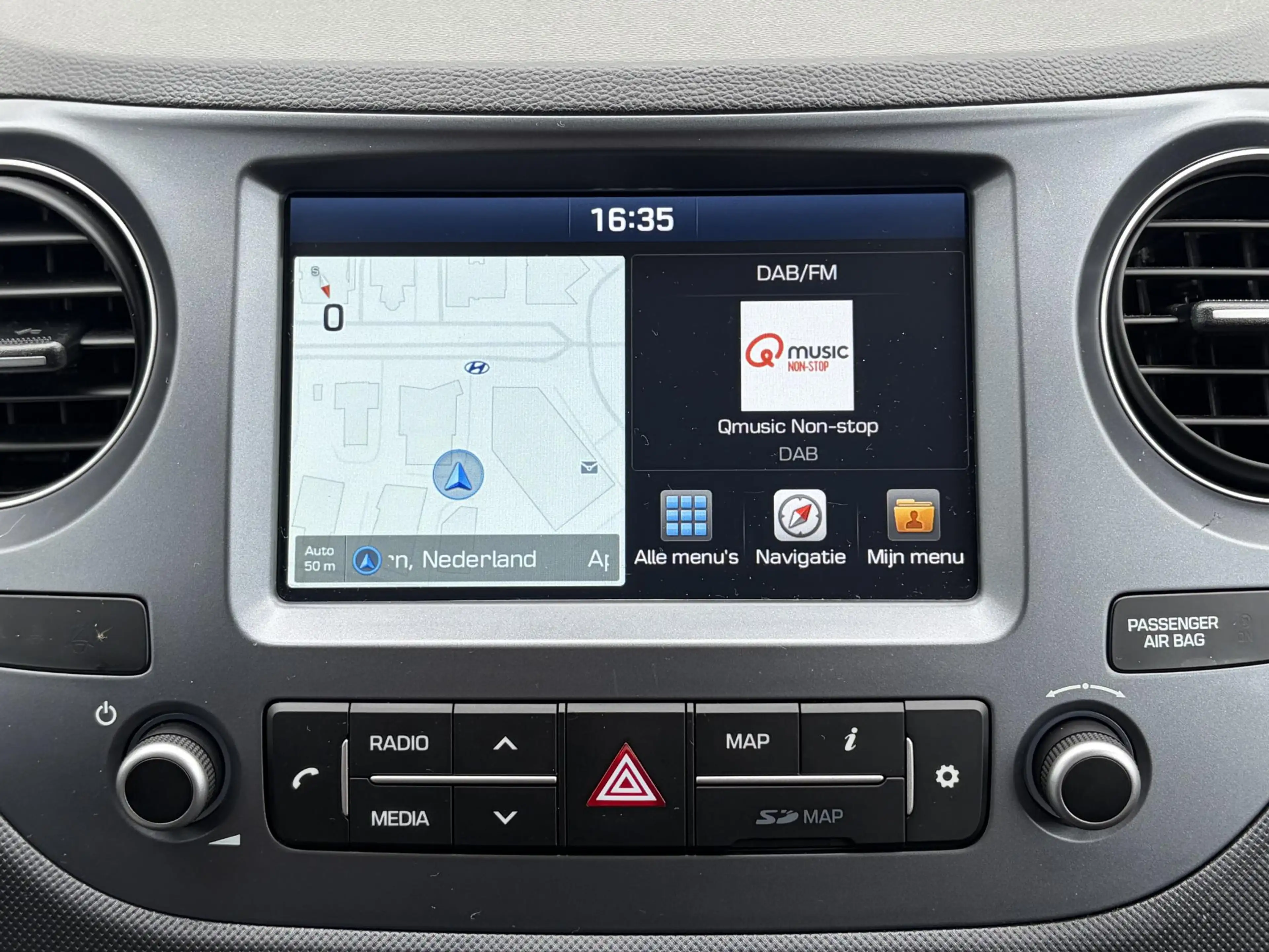 Hyundai i10 1.0 Premium / Trekhaak / Stoel en stuurverwarming — photo 24