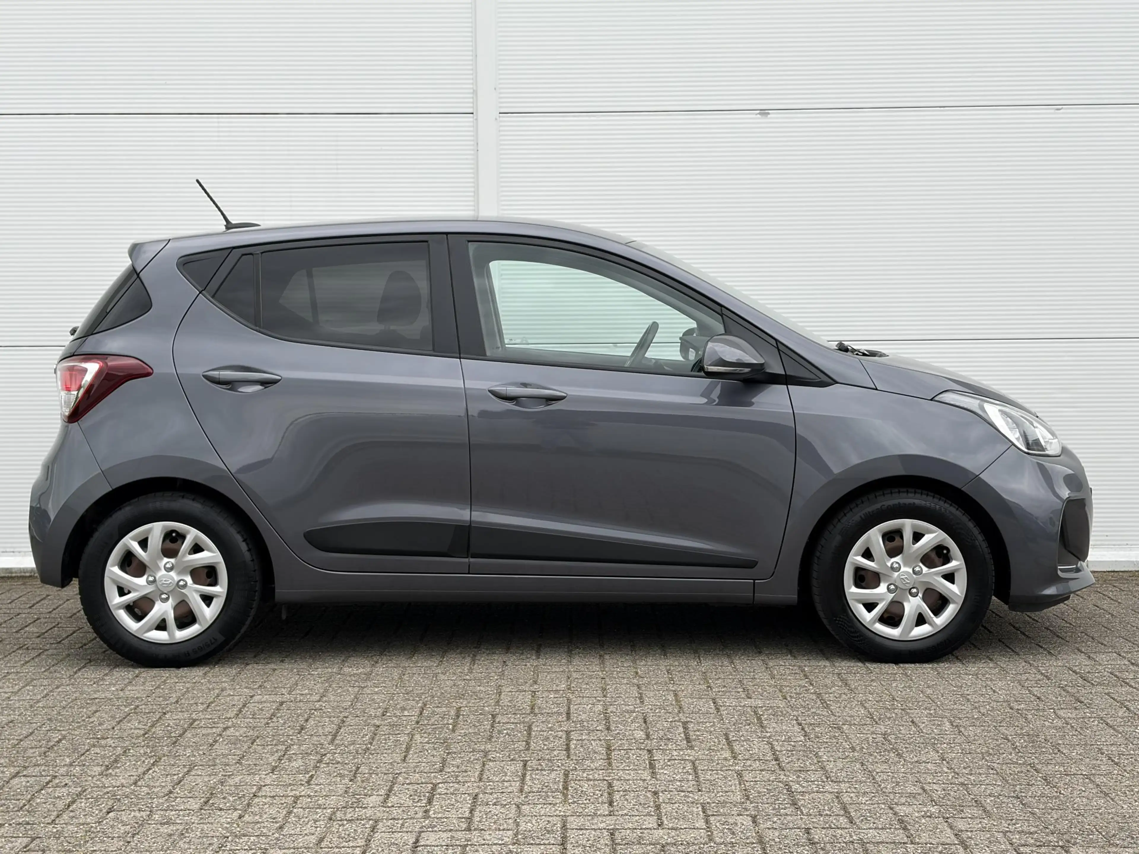 Hyundai i10 1.0 Premium / Trekhaak / Stoel en stuurverwarming — photo 17