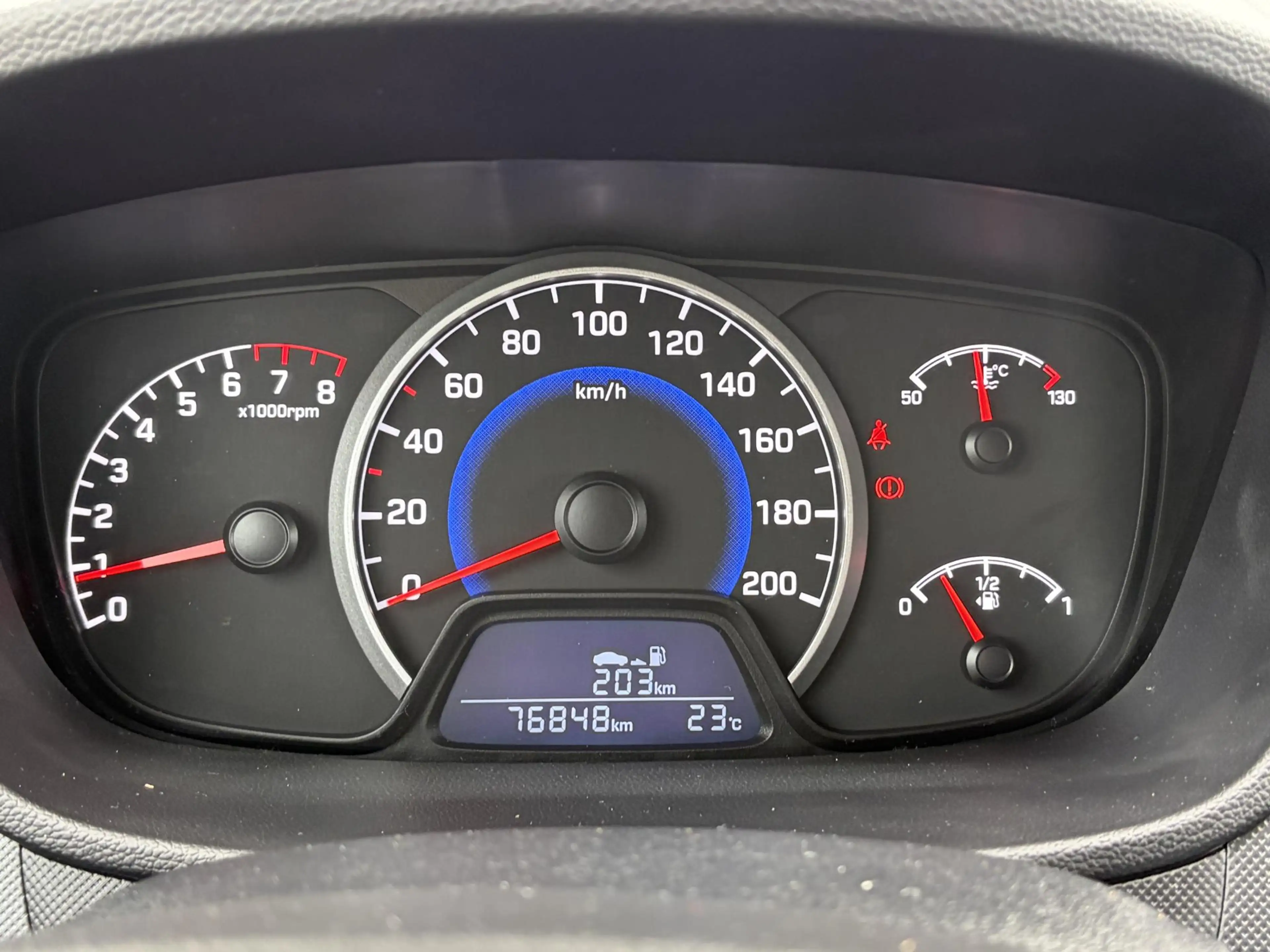 Hyundai i10 1.0 Premium / Trekhaak / Stoel en stuurverwarming — photo 12