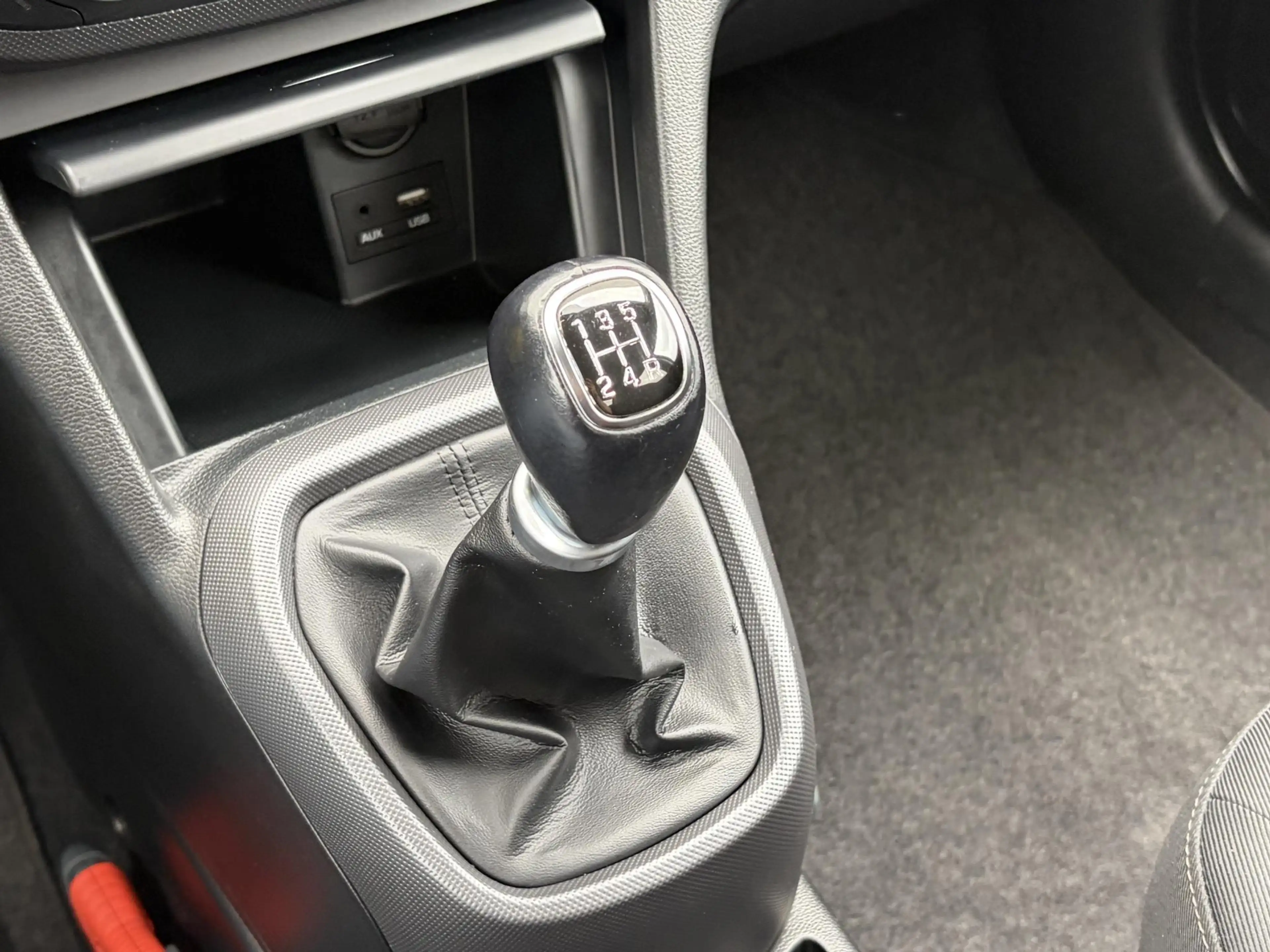 Hyundai i10 1.0 Premium / Trekhaak / Stoel en stuurverwarming — photo 26