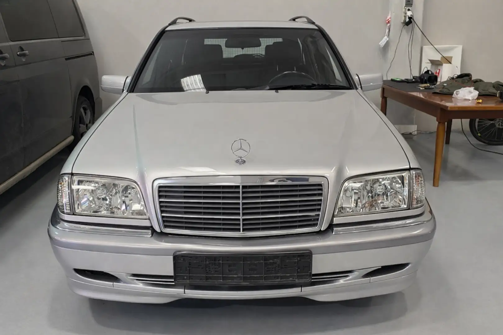 Mercedes-Benz C 180 Familiar Classic Plateado - 2