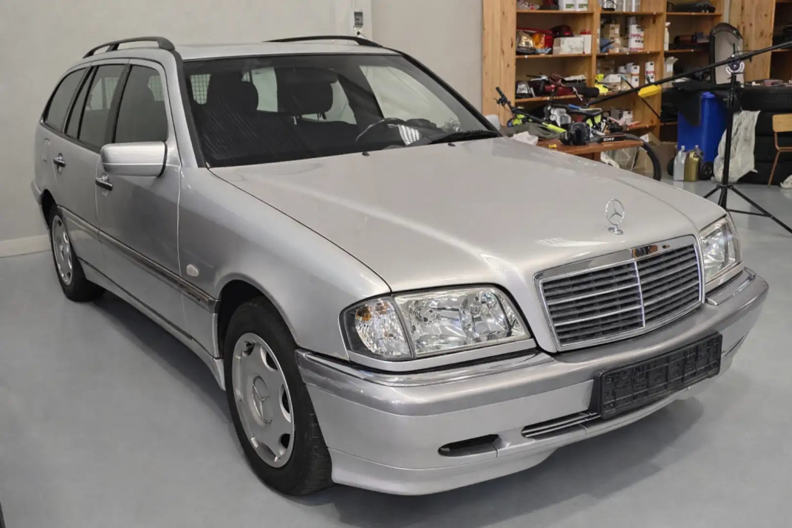 Mercedes-Benz C 180 Familiar Classic Plateado - 1