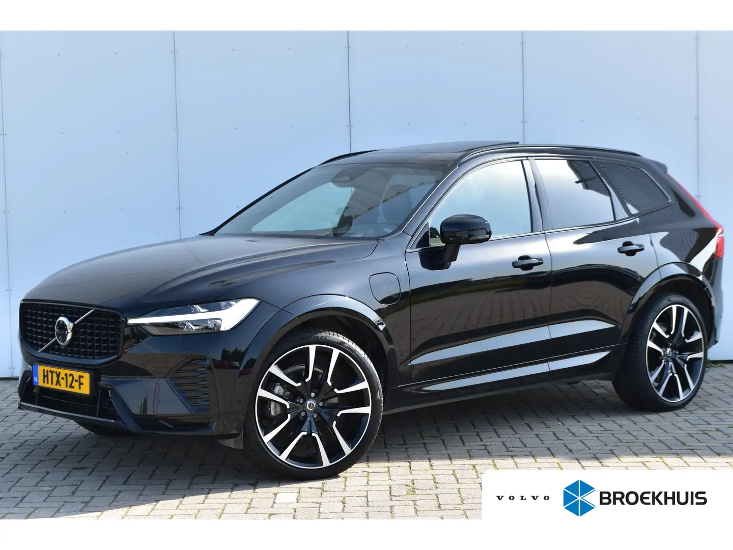 Volvo XC60 T6 Ultimate Dark | Luchtvering | Pano | 360 Cam | Zwart - 1