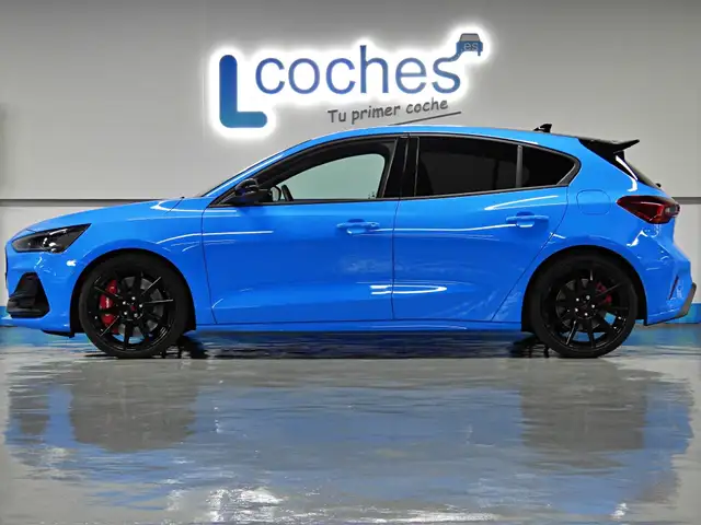 Ford Focus view 2