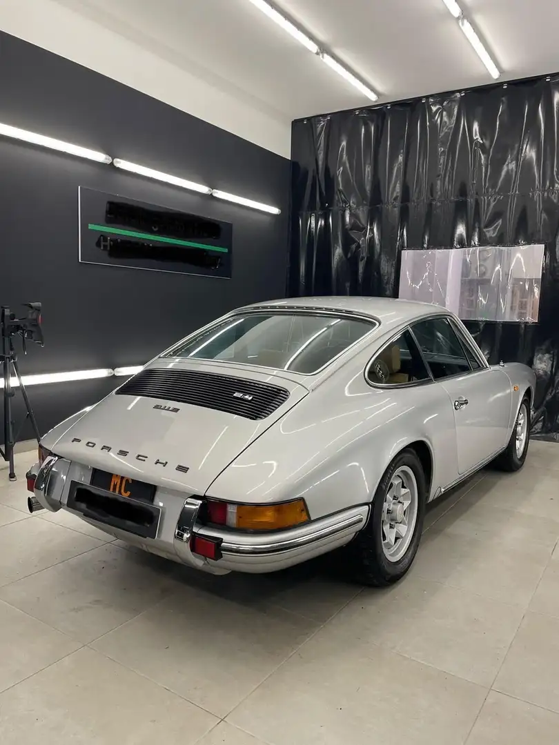 Porsche 911 2.4 E - 1