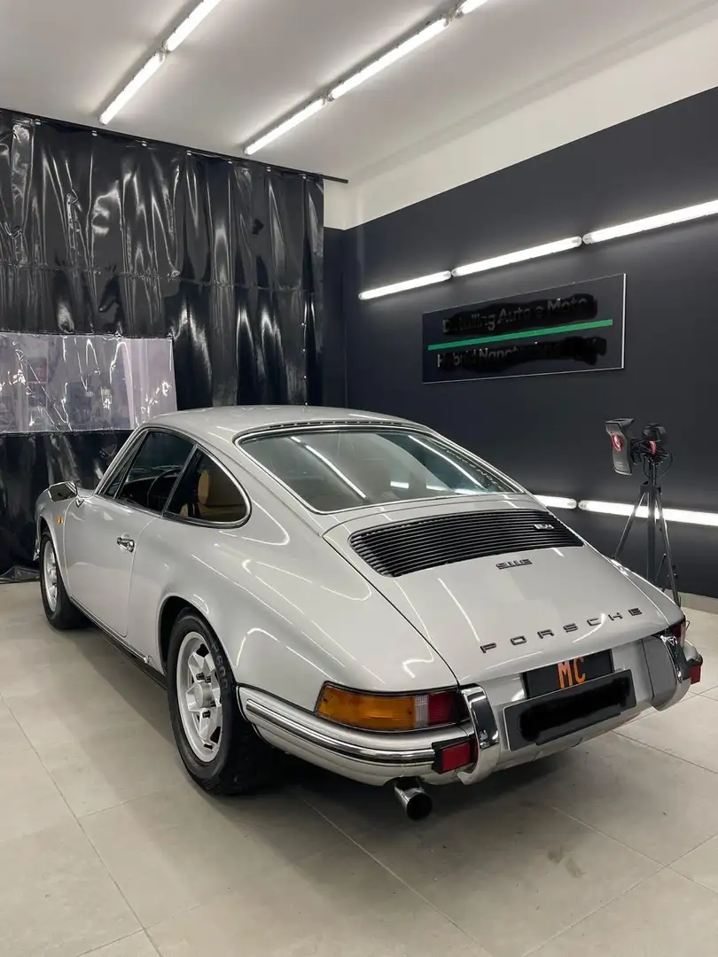Porsche 911 2.4 E - 2
