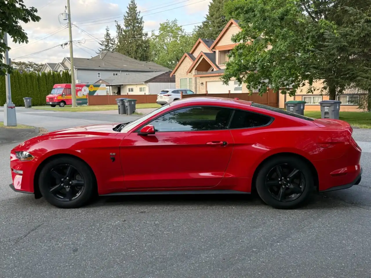 Ford Mustang photo Ford Mustang