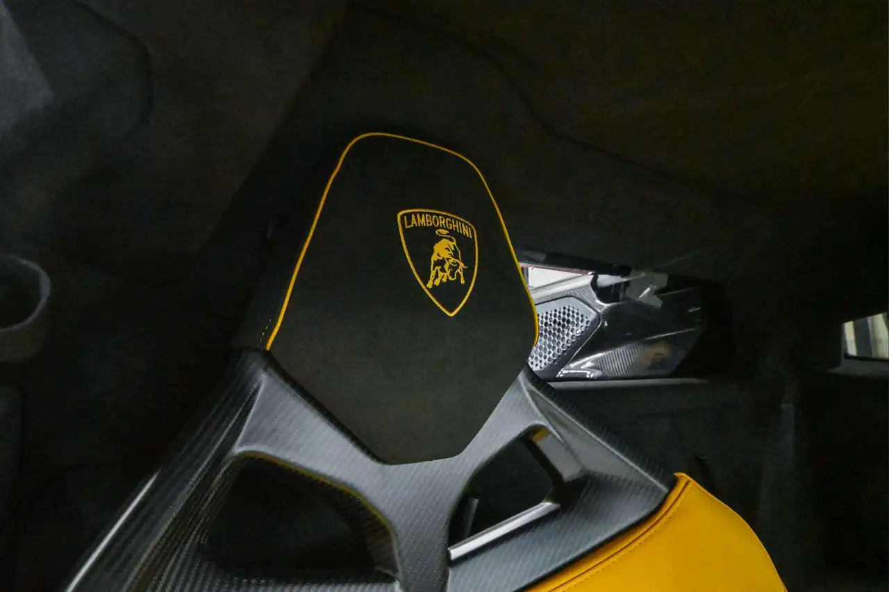 Lamborghini Revuelto снимка Lamborghini Revuelto