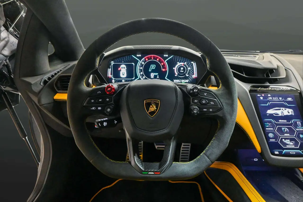Lamborghini Revuelto снимка Lamborghini Revuelto