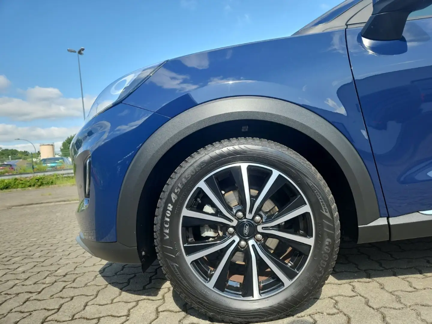 Ford Puma Titanium 1.0 EcoBoost Mild Hybrid AHK Navi LED DAB Blau - 2