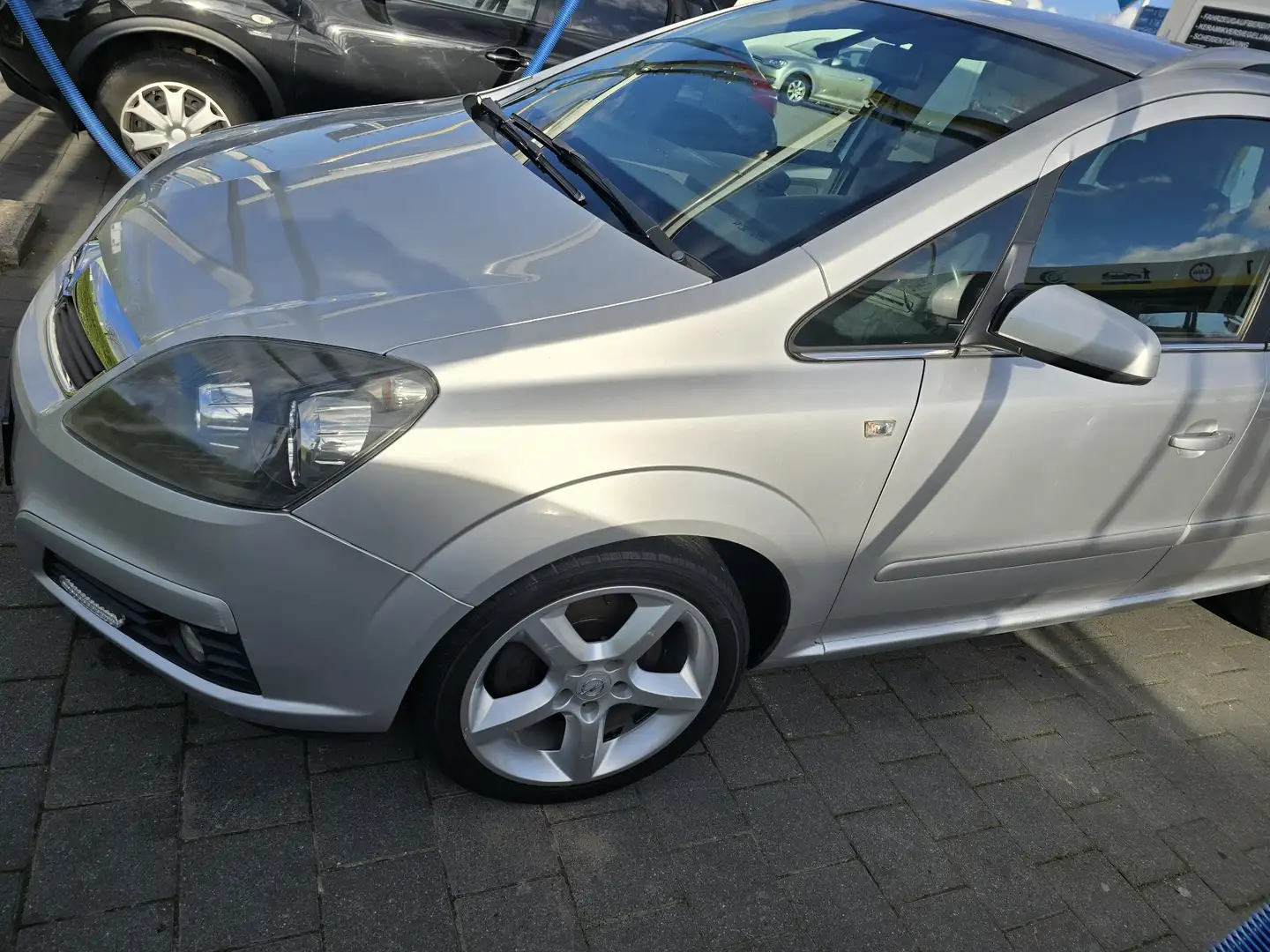 Opel Zafira 1.9 CDTI Innovation Silber - 1