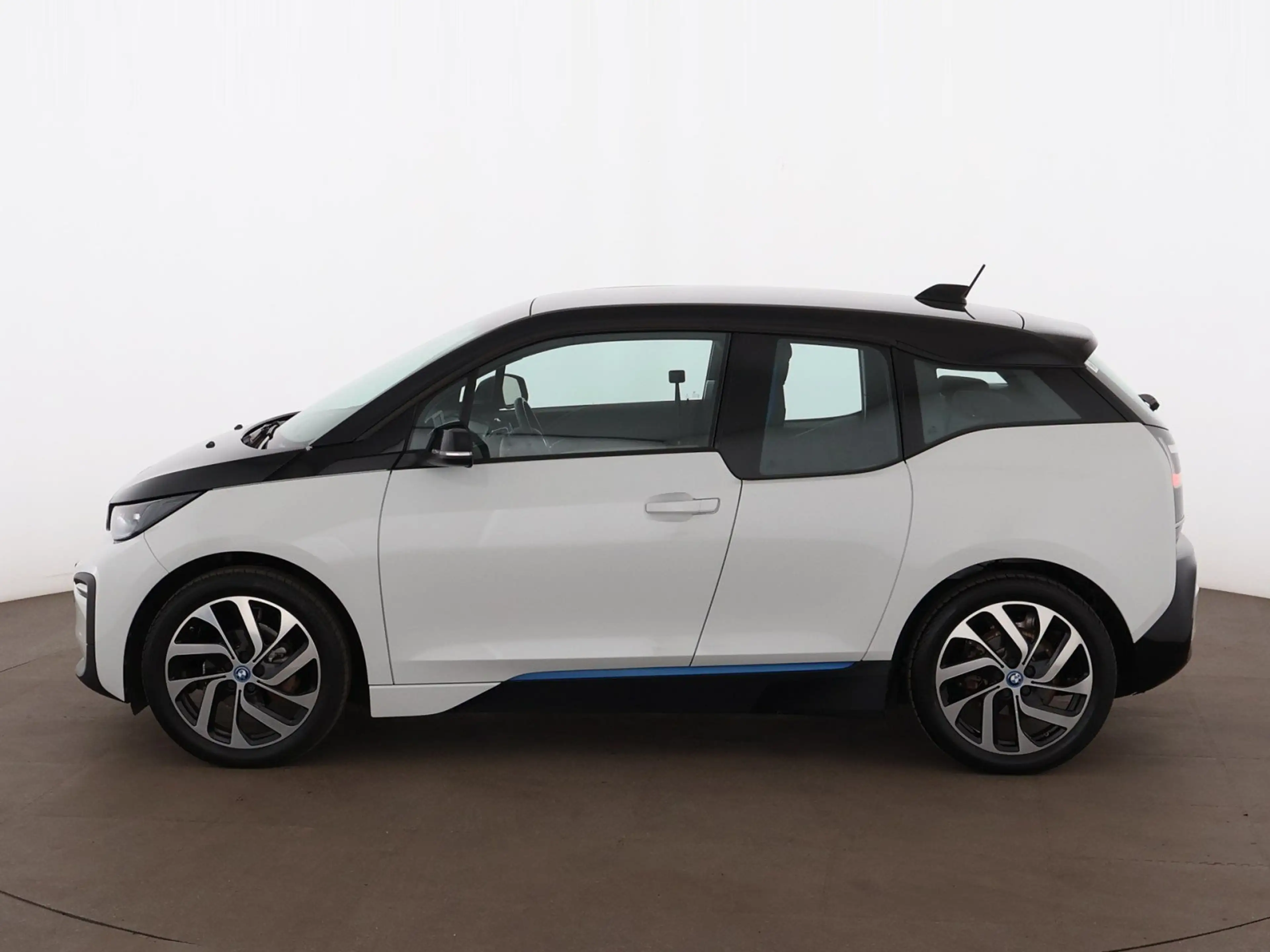 BMW i3 120Ah Aut LED SITZHZG WAERMEPUMPE TEMPOMAT PDC — photo 5