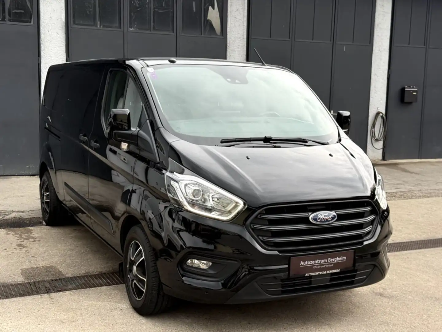 Ford Transit Custom  2.0 TDCi 300 L2H1 Schwarz - 1