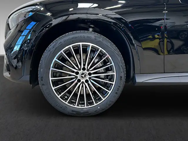 Mercedes-Benz GLC view 4