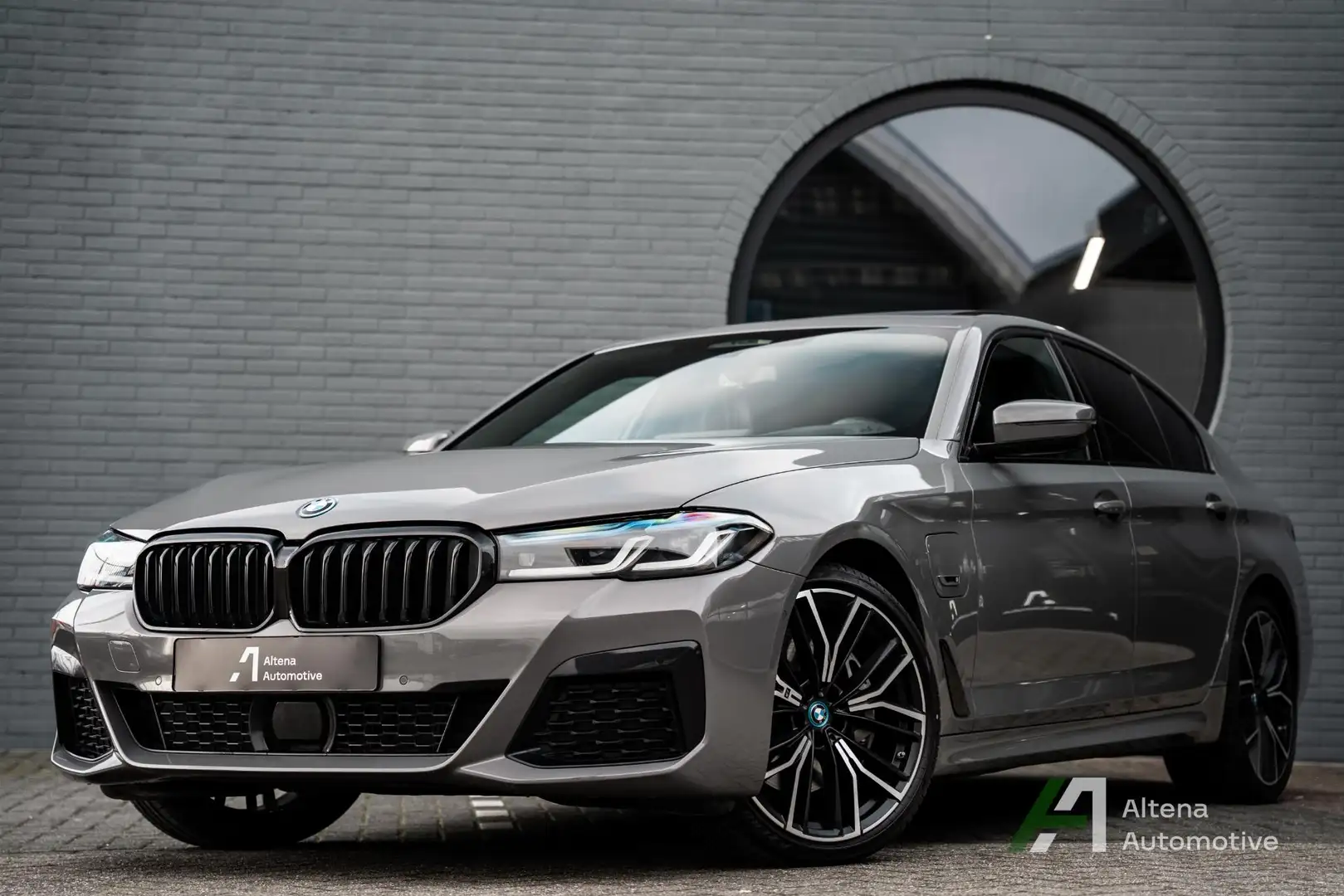 BMW 545 5-serie 545e xDrive Business Edition Plus Comforts Szürke - 1