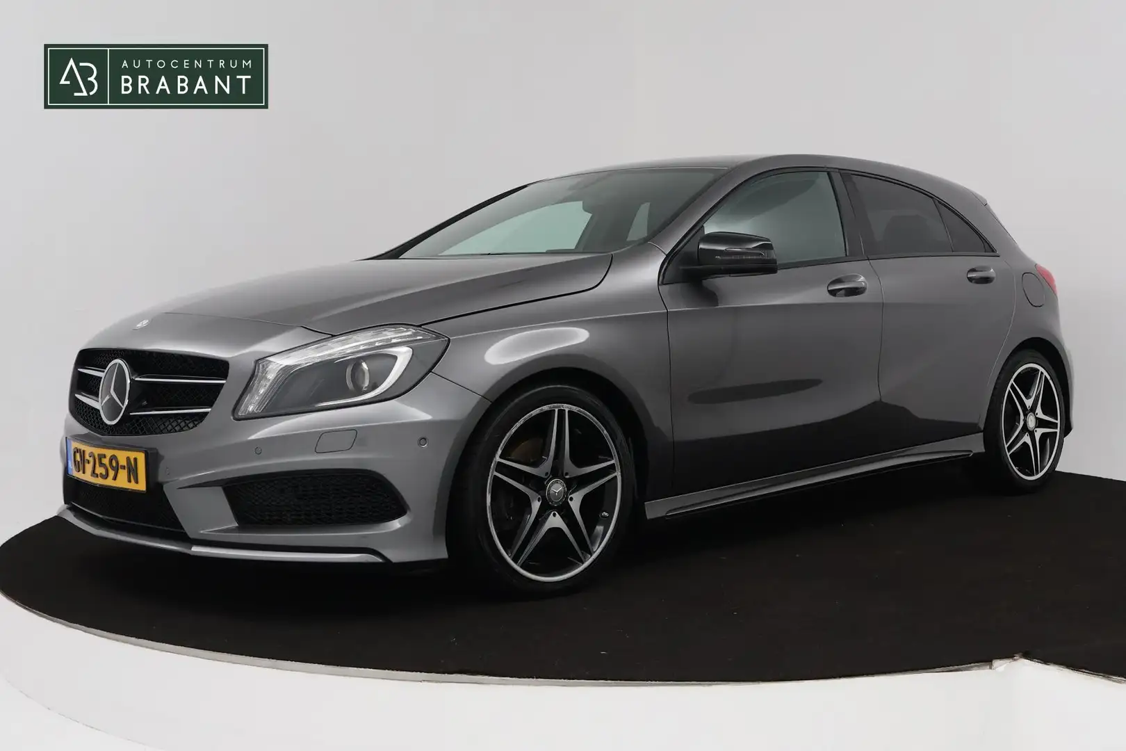 Mercedes-Benz A 180 AMG Automaat (PARKEERSENSOREN, NAVIGATIE, BLUETOOT Grijs - 1