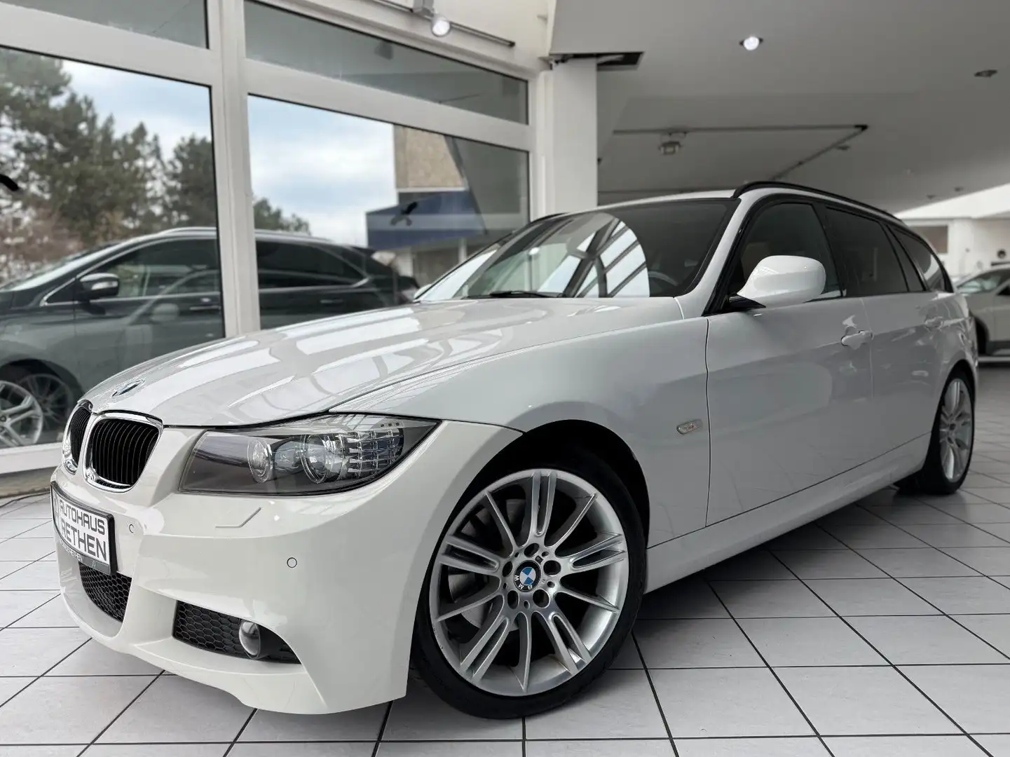 BMW 320 d Touring *M SPORT*NAVI*PANORAMA*PDC*RDKS* Blanco - 2