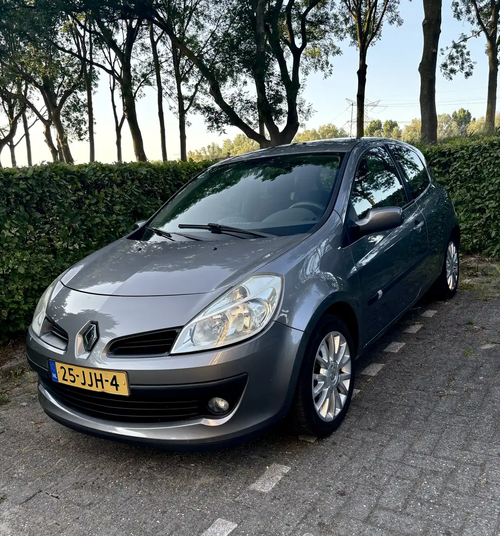 Renault Clio 1.2 16V 75 Dynamique - 1