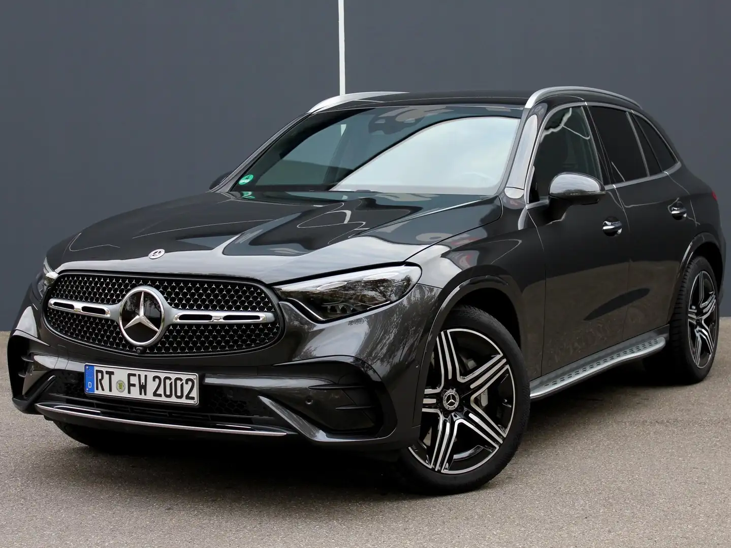 Mercedes-Benz GLC 200 GLC 200 4Matic 9G-TRONIC AMG Line Advanced Grau - 1