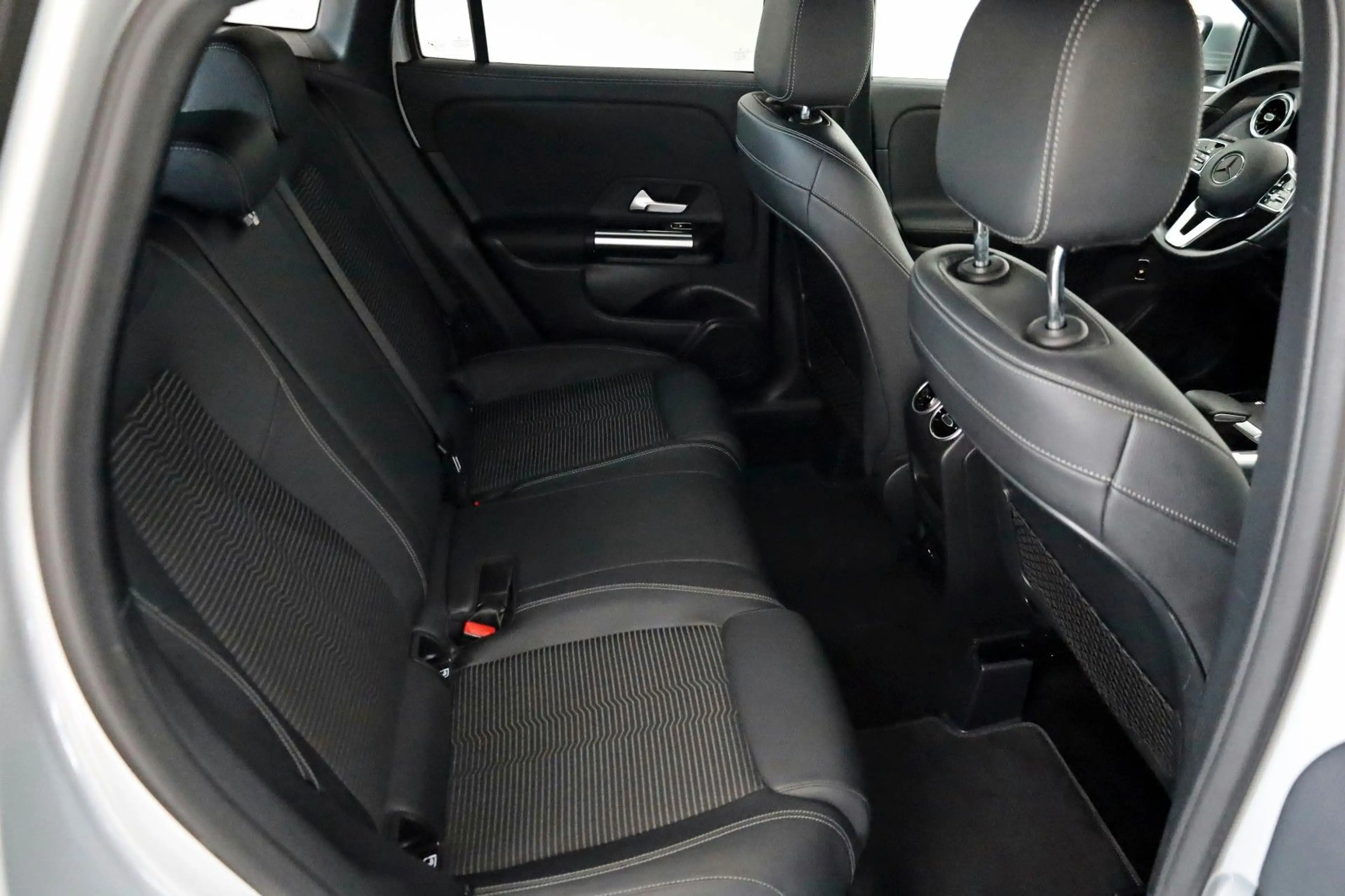 Mercedes-Benz GLA 200 d Progressive T.Leder,Navi,LED,Park Paket — photo 6
