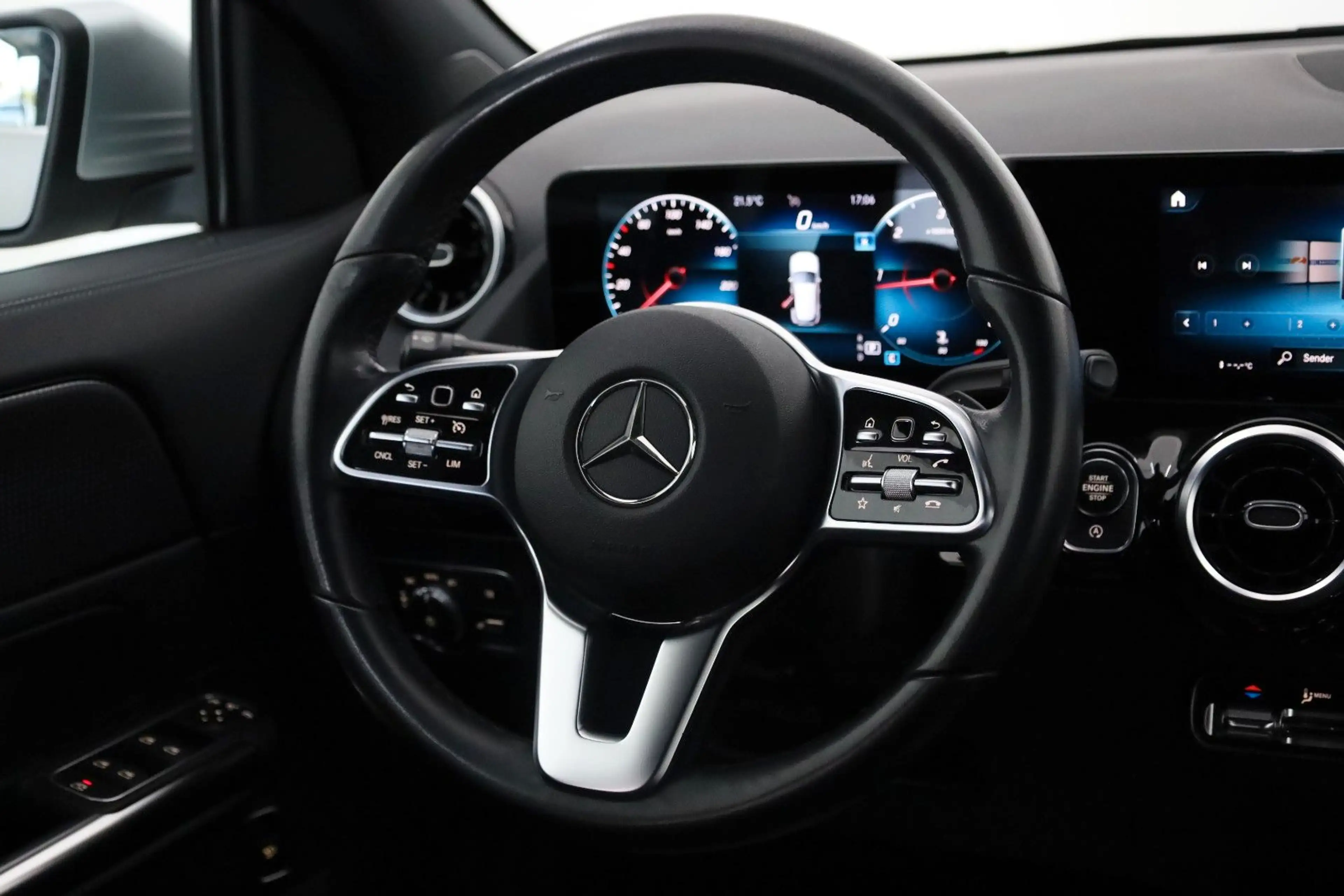 Mercedes-Benz GLA 200 d Progressive T.Leder,Navi,LED,Park Paket — photo 11