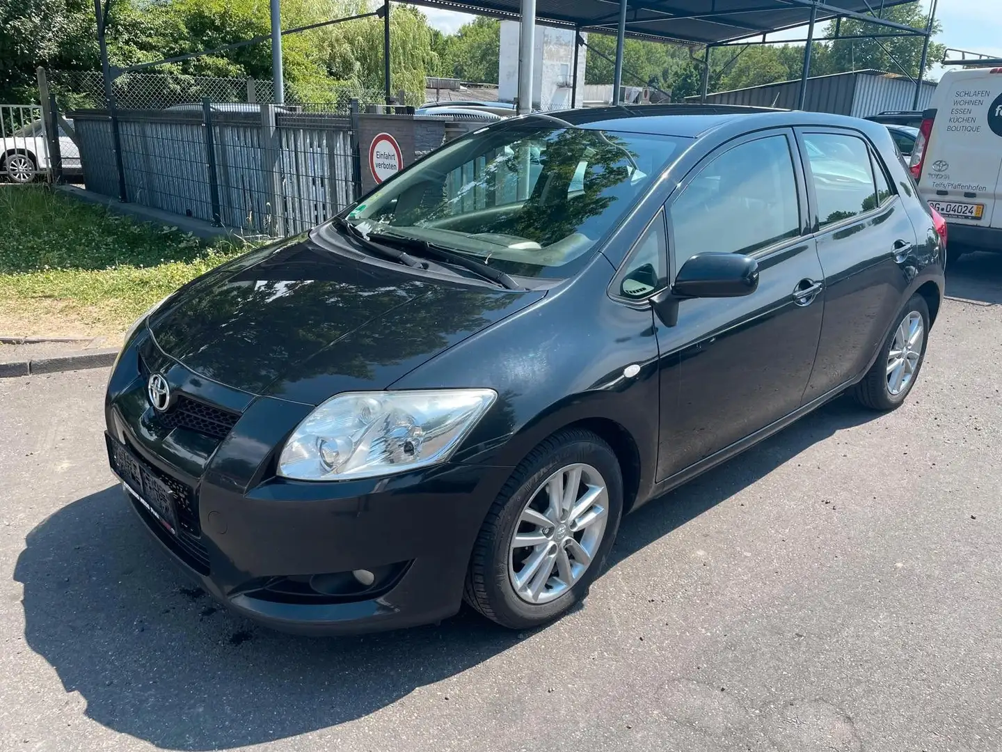 Toyota Auris Life Schwarz - 1