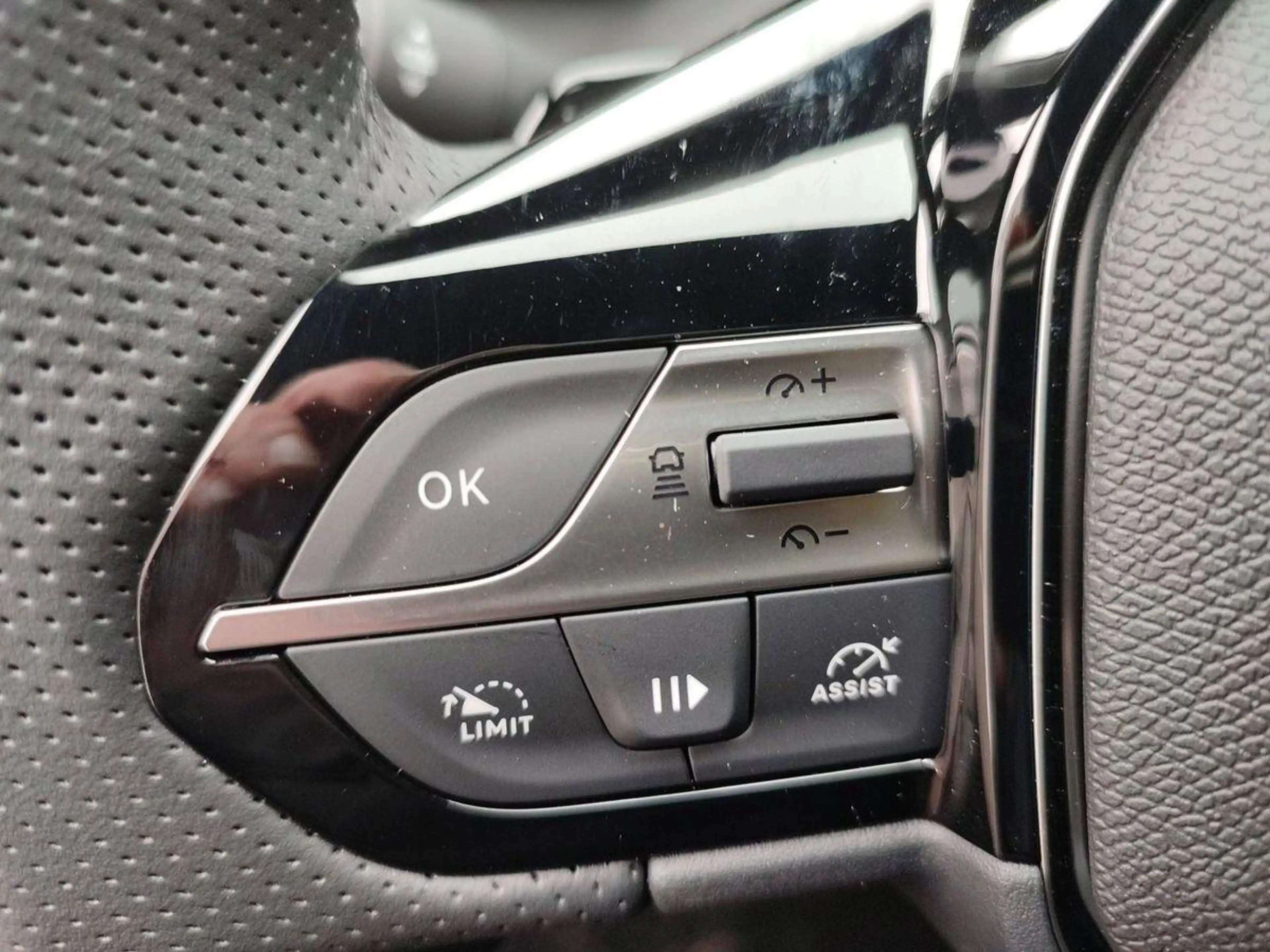 Peugeot 308 SW Hybrid 145 GT *NAVI*KAMERA*AHK* — photo 9