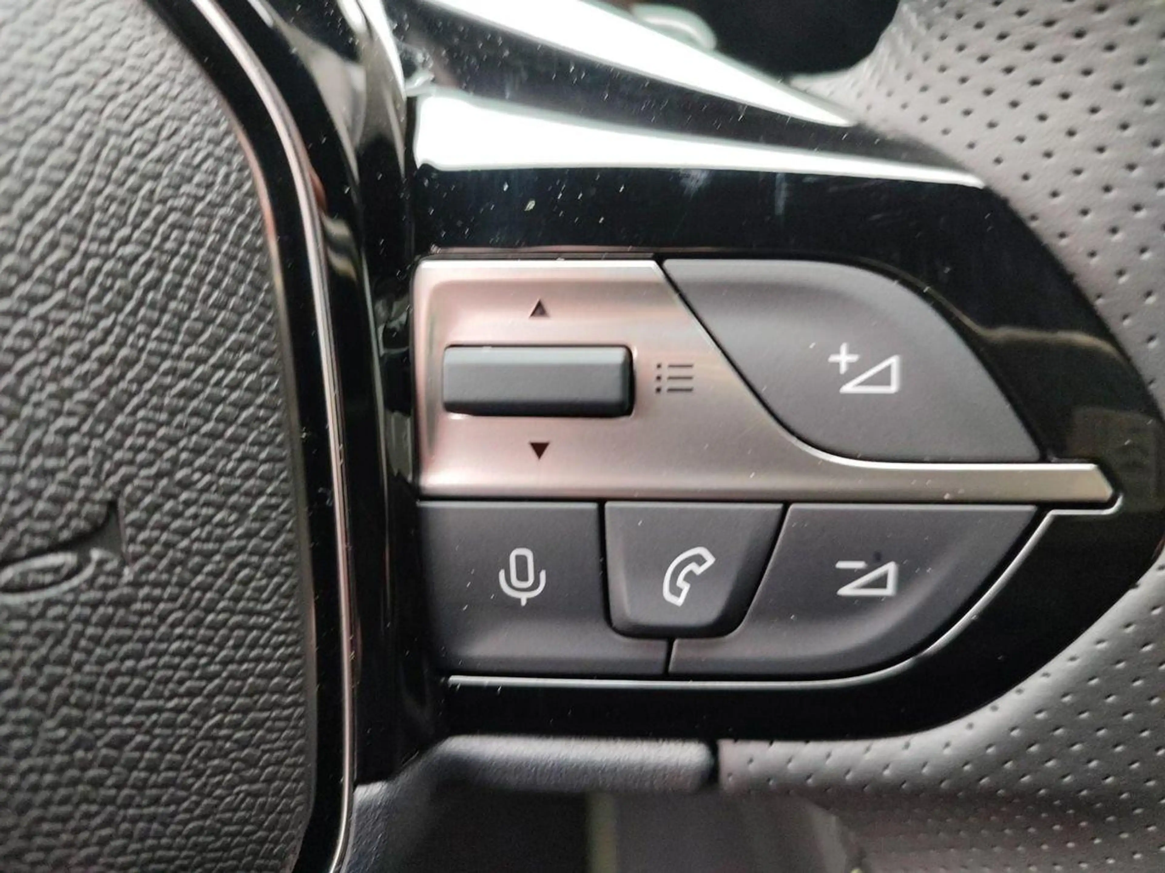 Peugeot 308 SW Hybrid 145 GT *NAVI*KAMERA*AHK* — photo 10