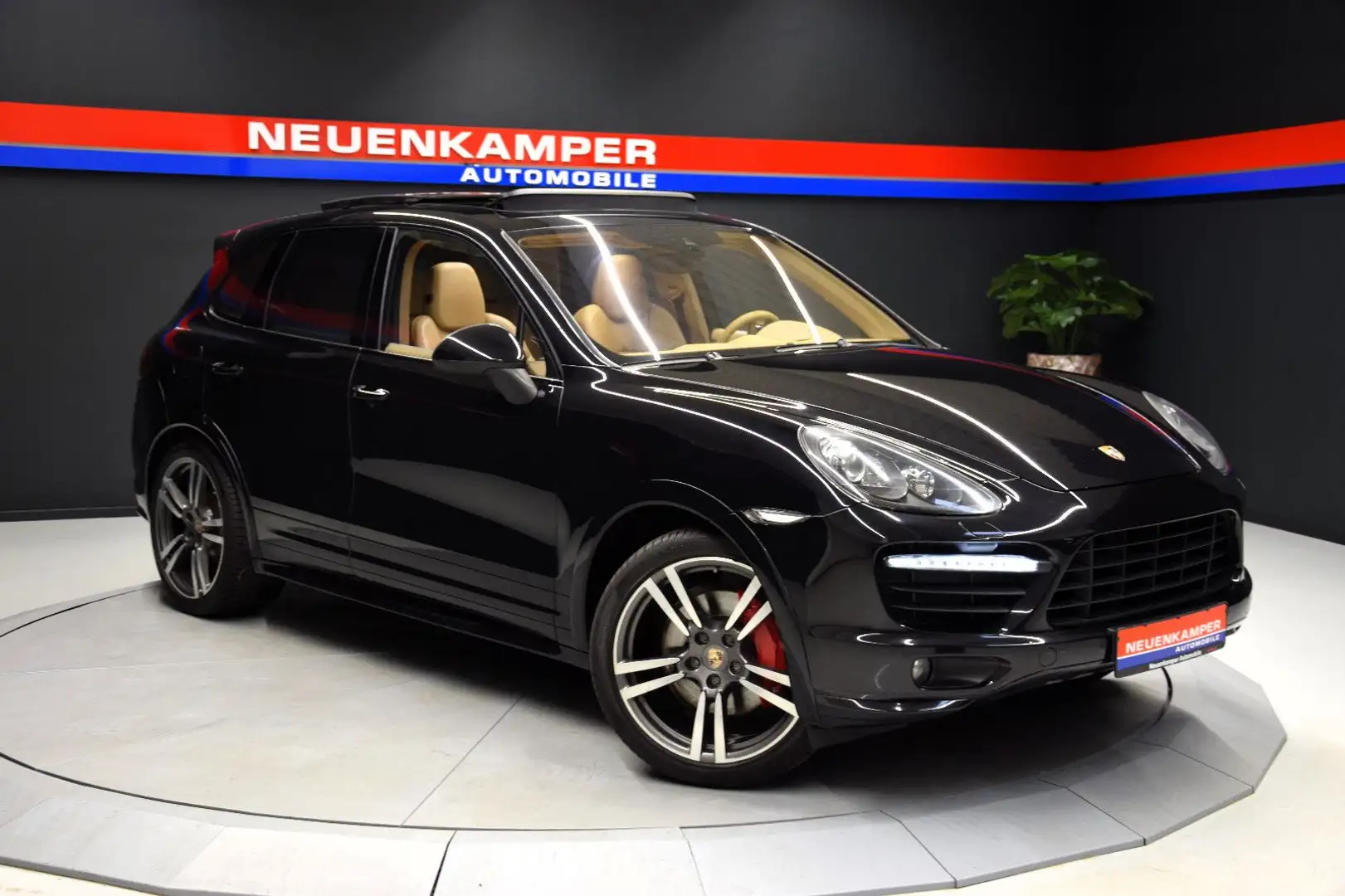 Porsche Cayenne GTS PDLS+ Chrono BOSE Pano *Luft Kamera Schwarz - 1
