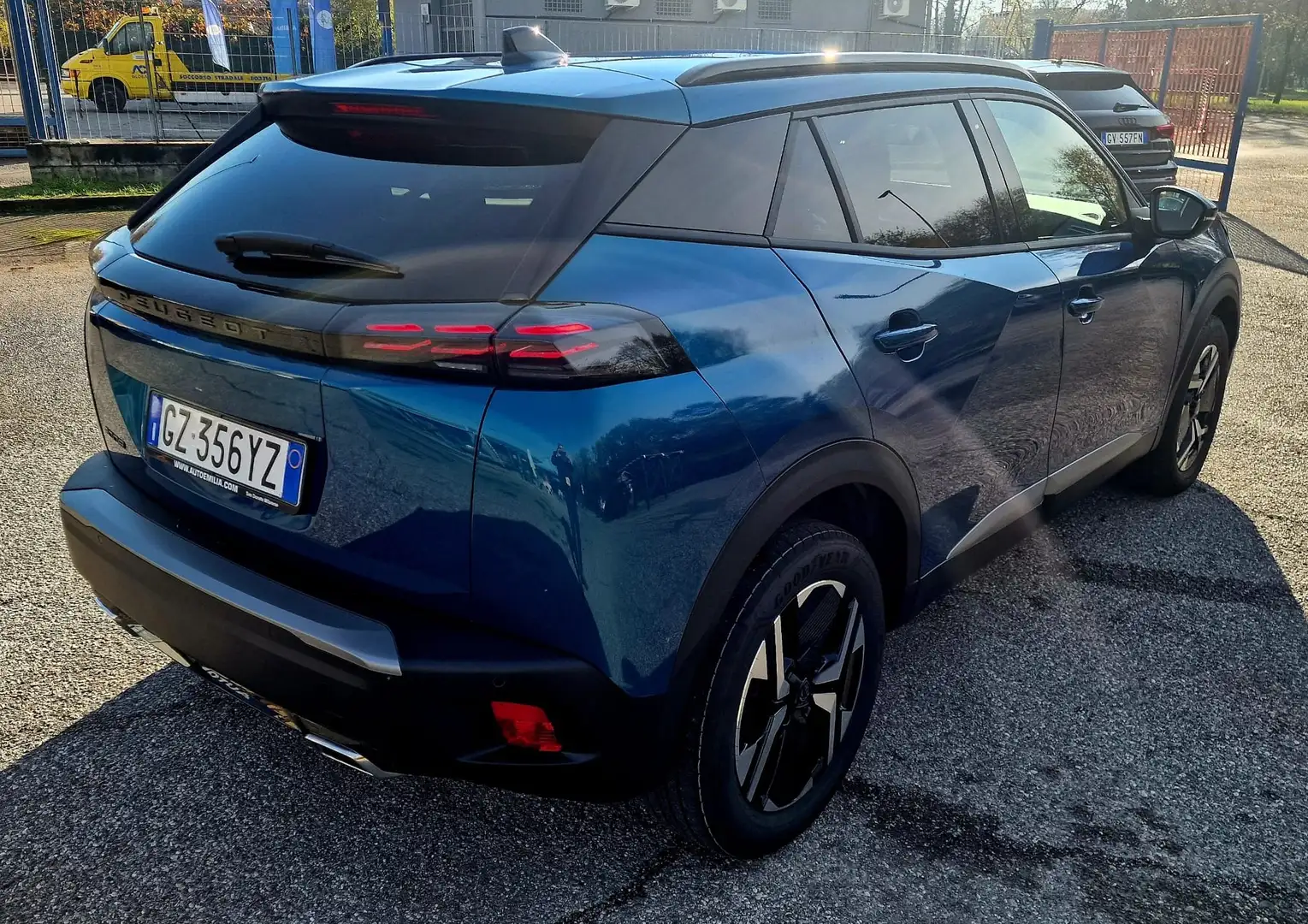 Peugeot 2008 II  1.2 puretech Allure s&s EAT8 Bleu - 2