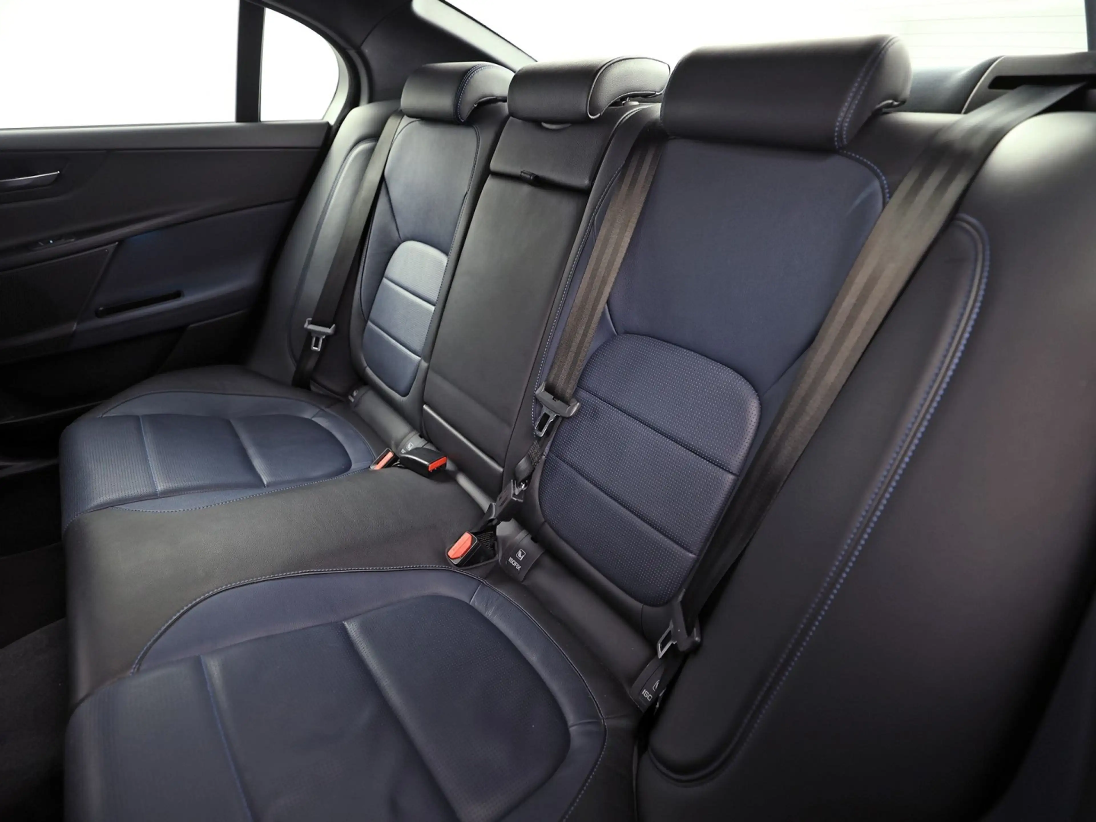 Jaguar XE 2.0 Portfolio 241Pk Automaat (NAVIGATIE, MERIDIAN — photo 15