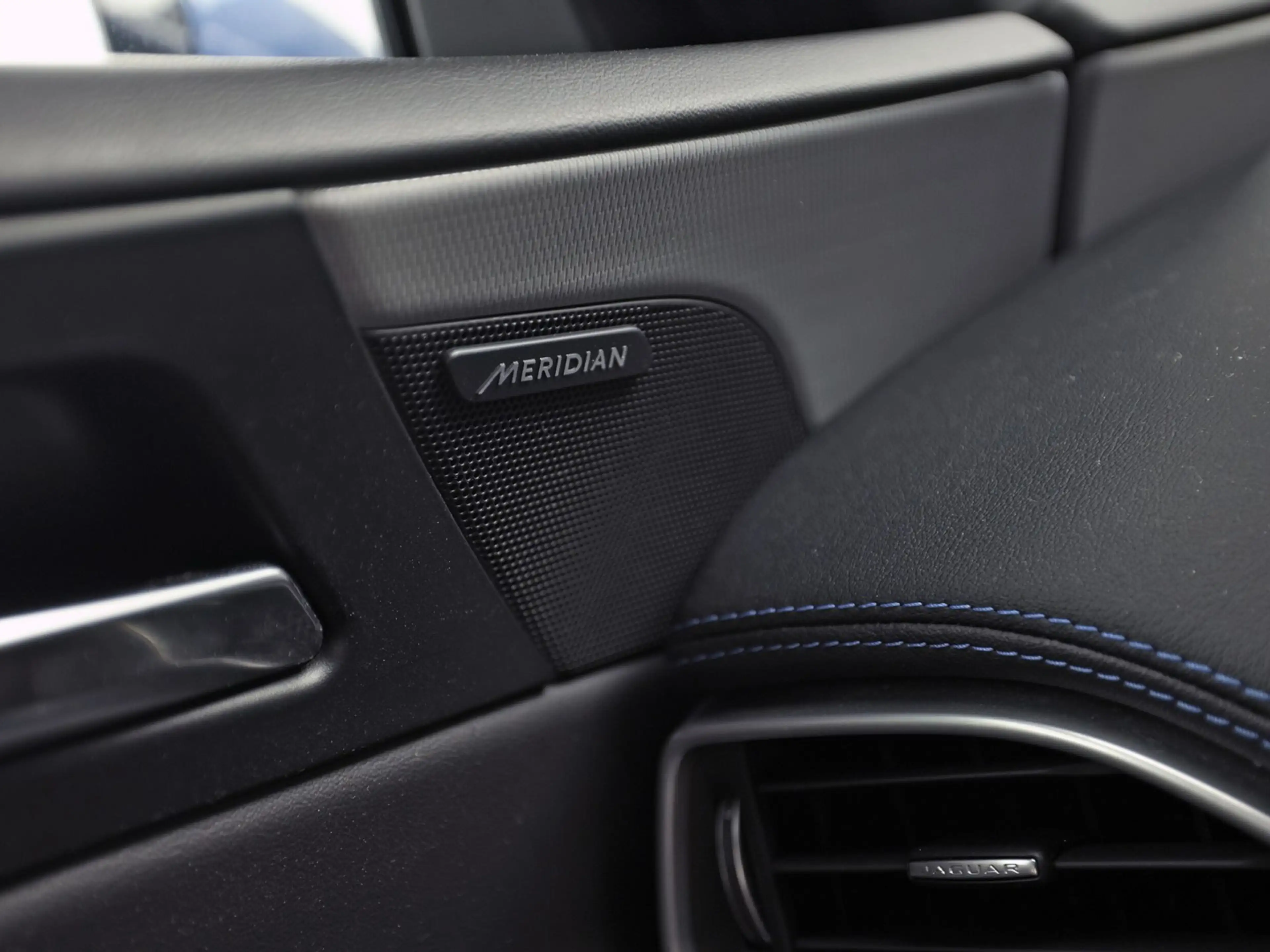 Jaguar XE 2.0 Portfolio 241Pk Automaat (NAVIGATIE, MERIDIAN — photo 22