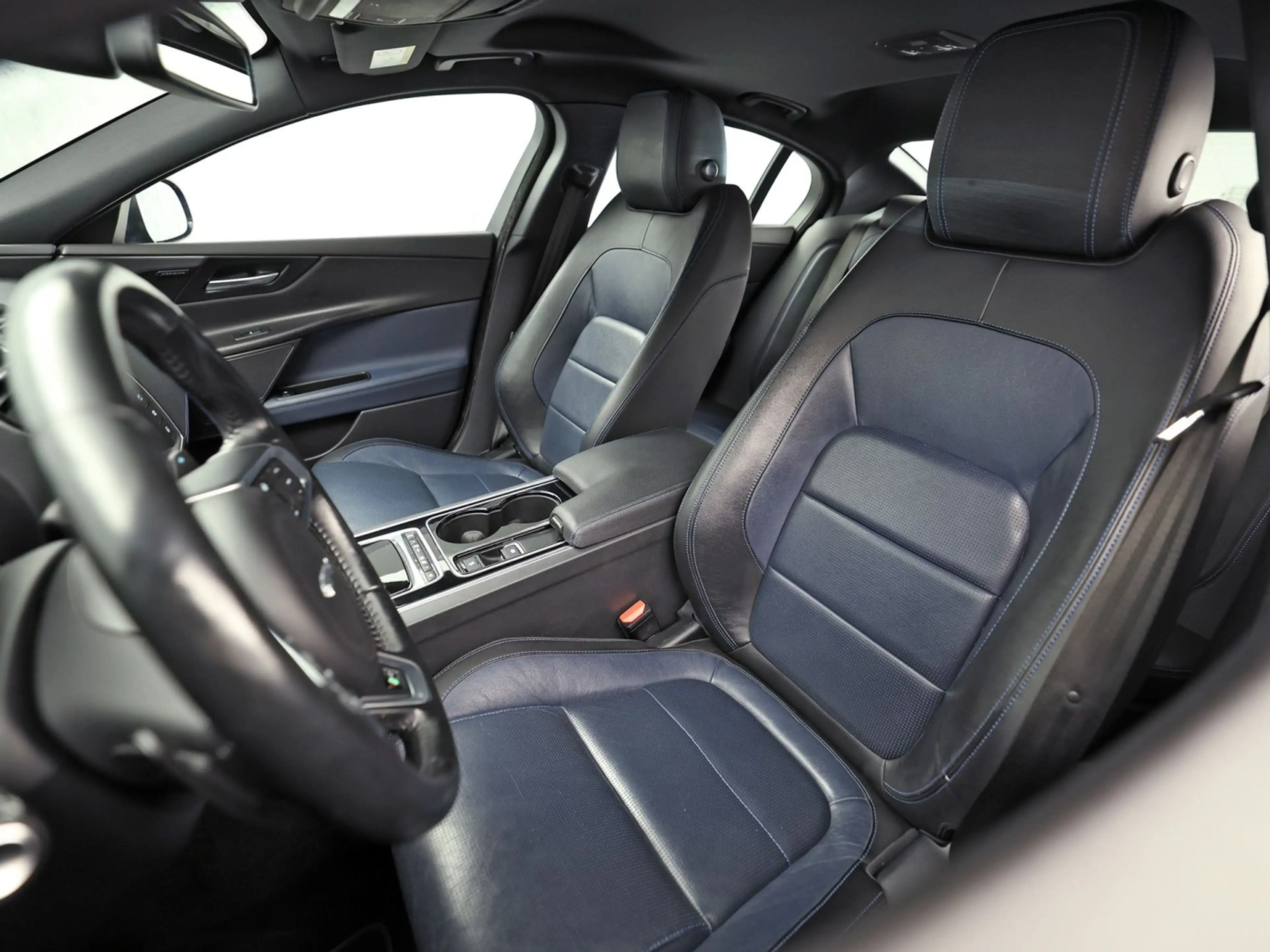 Jaguar XE 2.0 Portfolio 241Pk Automaat (NAVIGATIE, MERIDIAN — photo 13