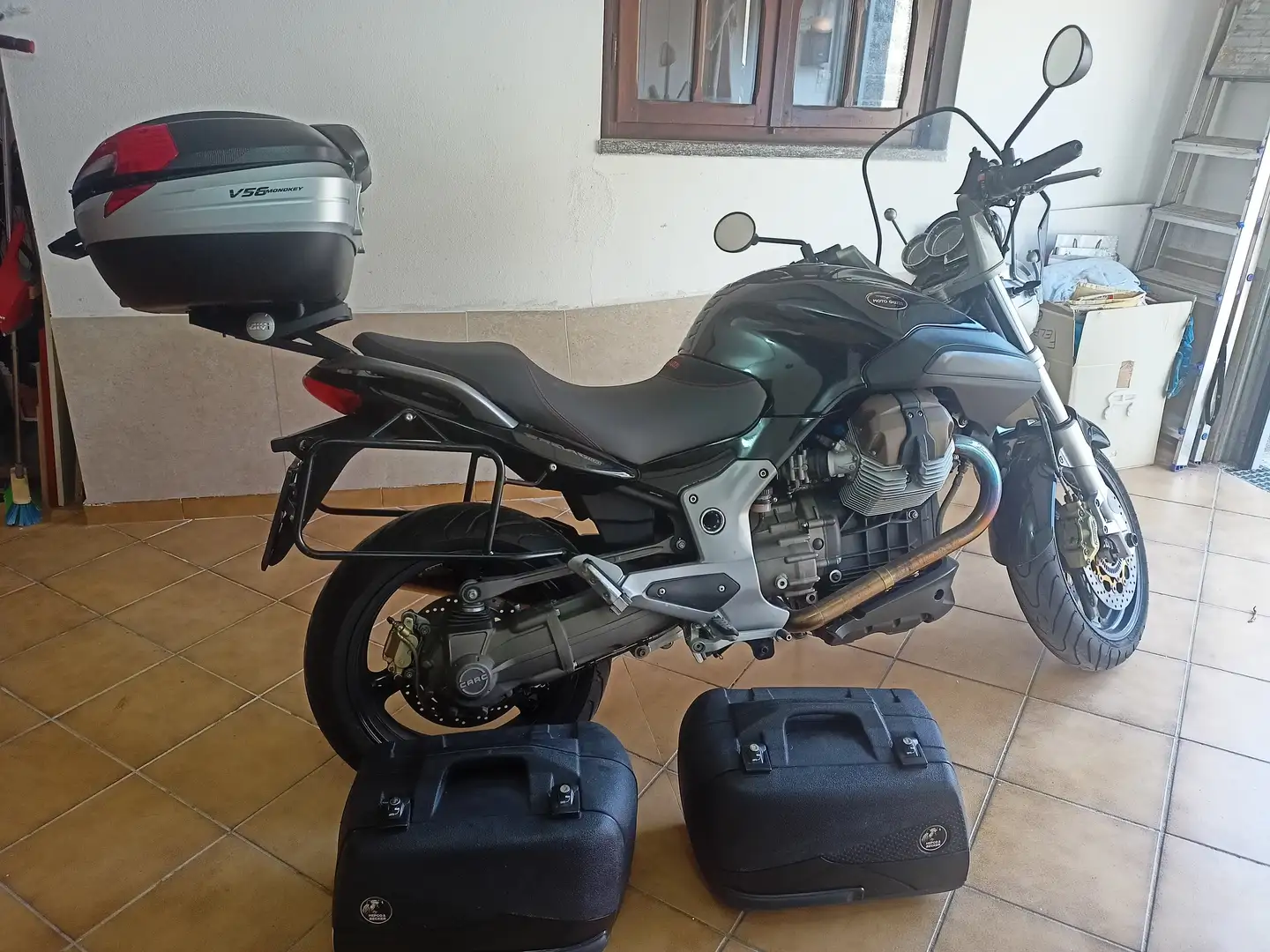 Moto Guzzi Breva 1100 Noir - 1