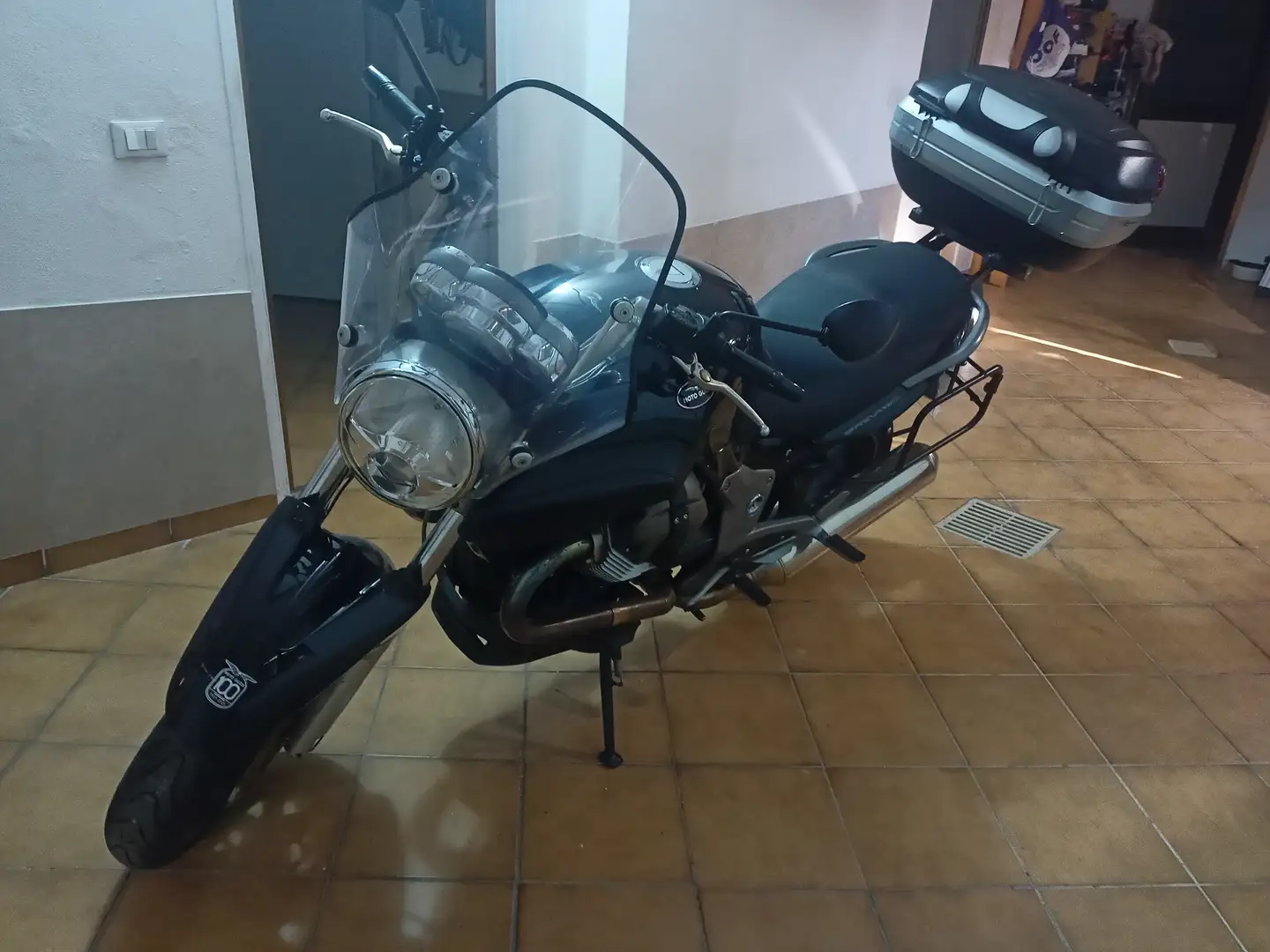 Moto Guzzi Breva 1100 Noir - 2