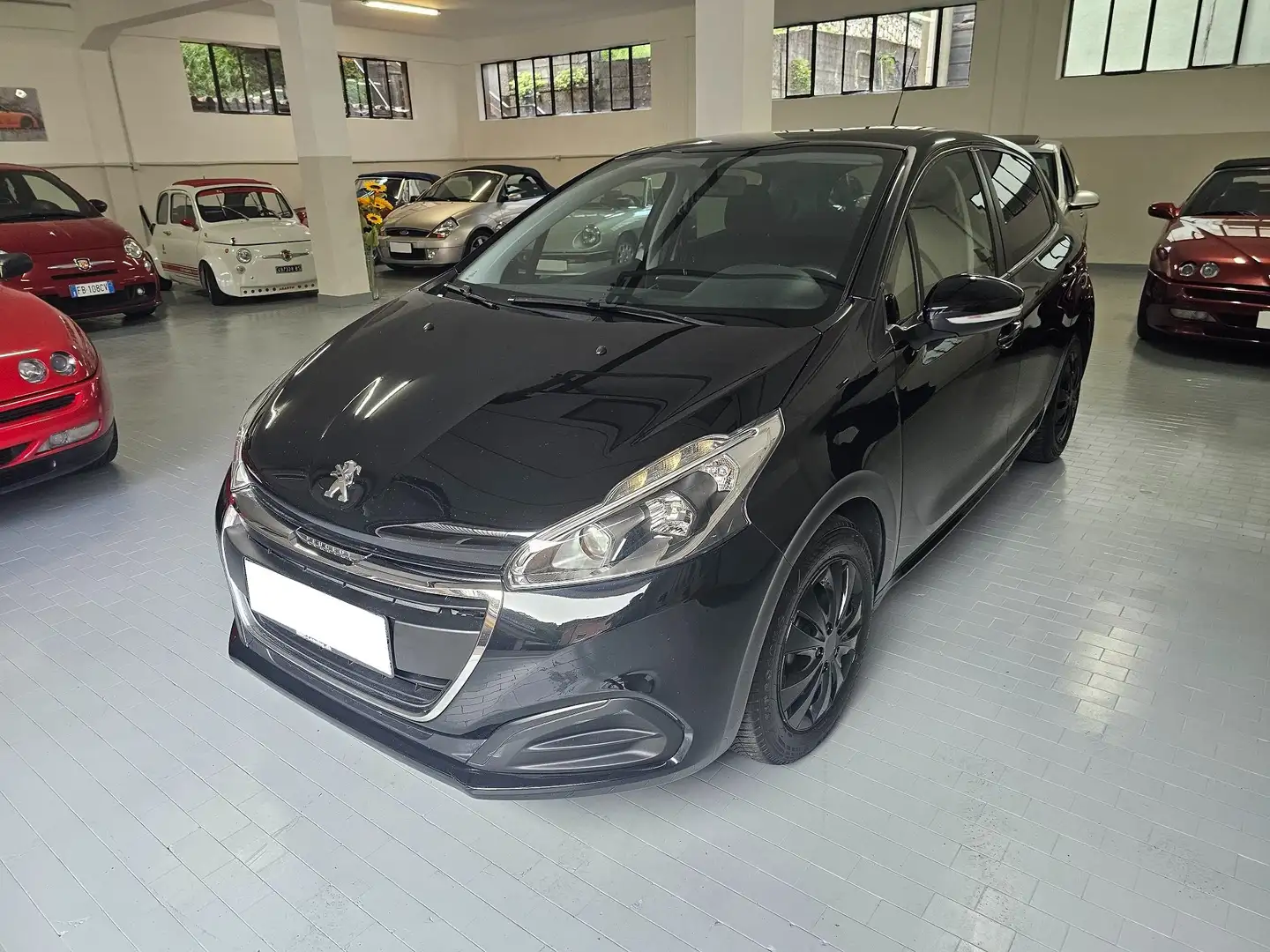 Peugeot 208 208 5p 1.6 bluehdi Allure 100cv Negro - 1