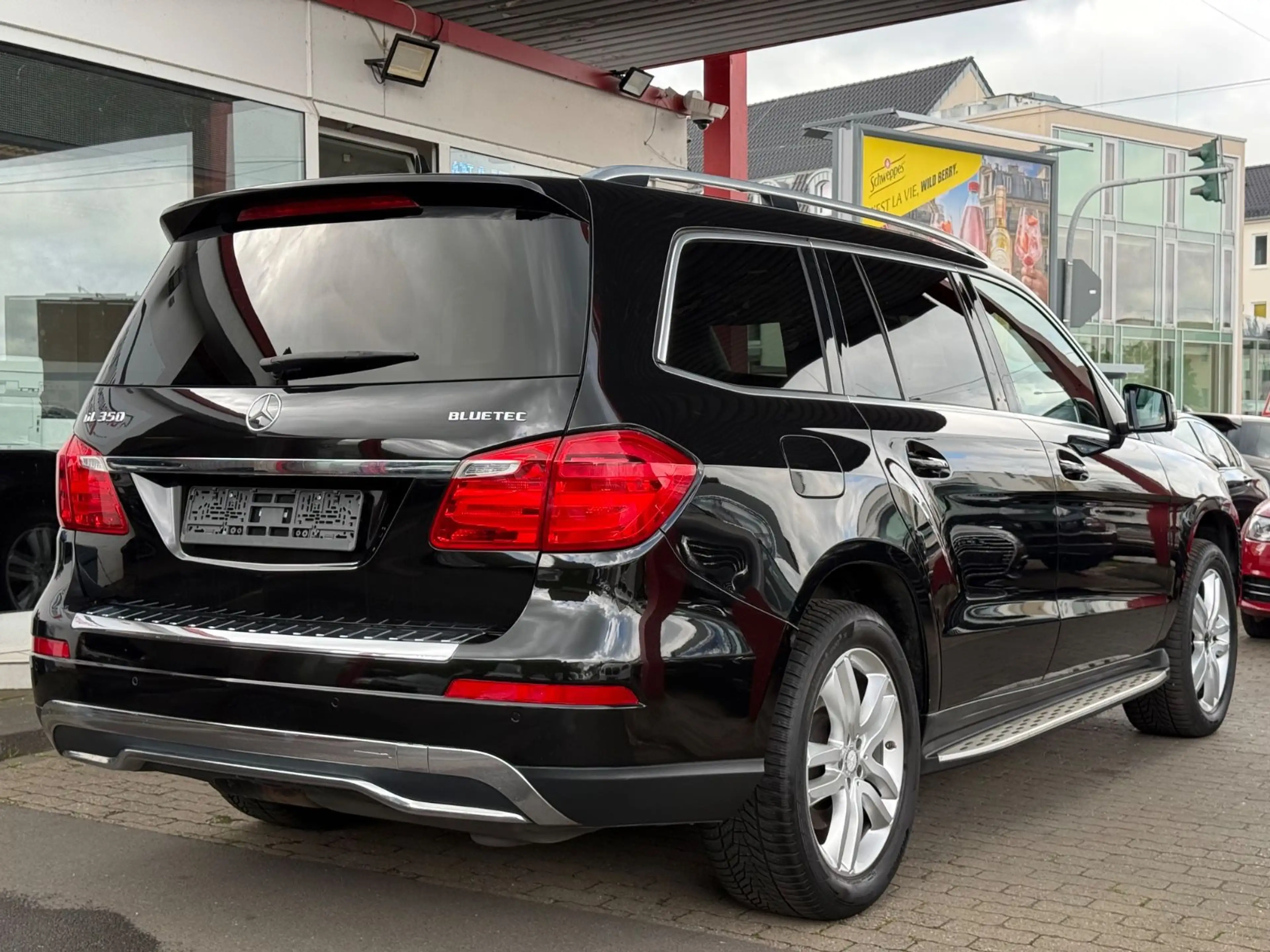 Mercedes-Benz GL 350 BlueTec 4Matic NAVI/LEDER/TV/PANO/7SITZER — photo 4