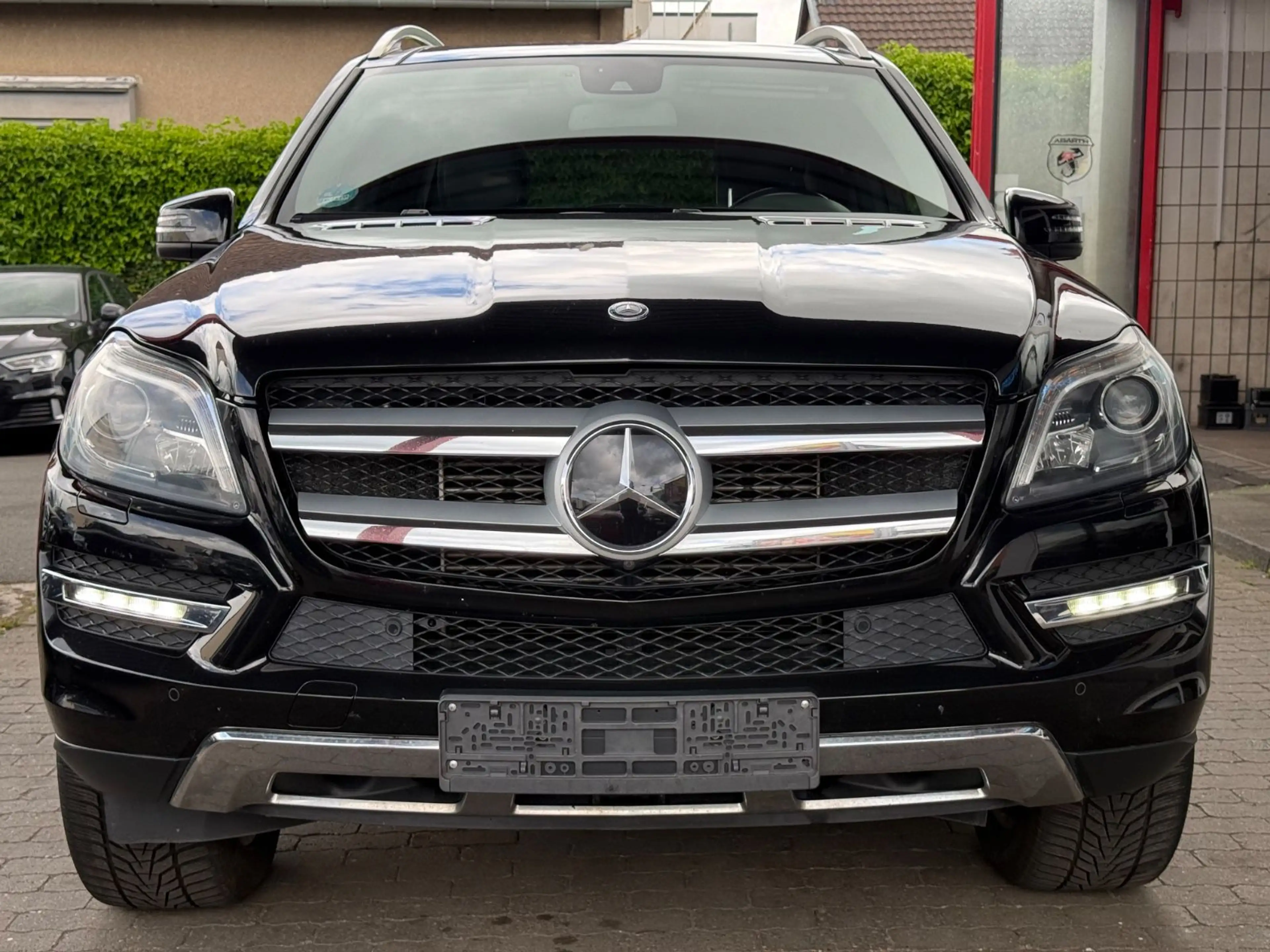 Mercedes-Benz GL 350 BlueTec 4Matic NAVI/LEDER/TV/PANO/7SITZER — photo 2