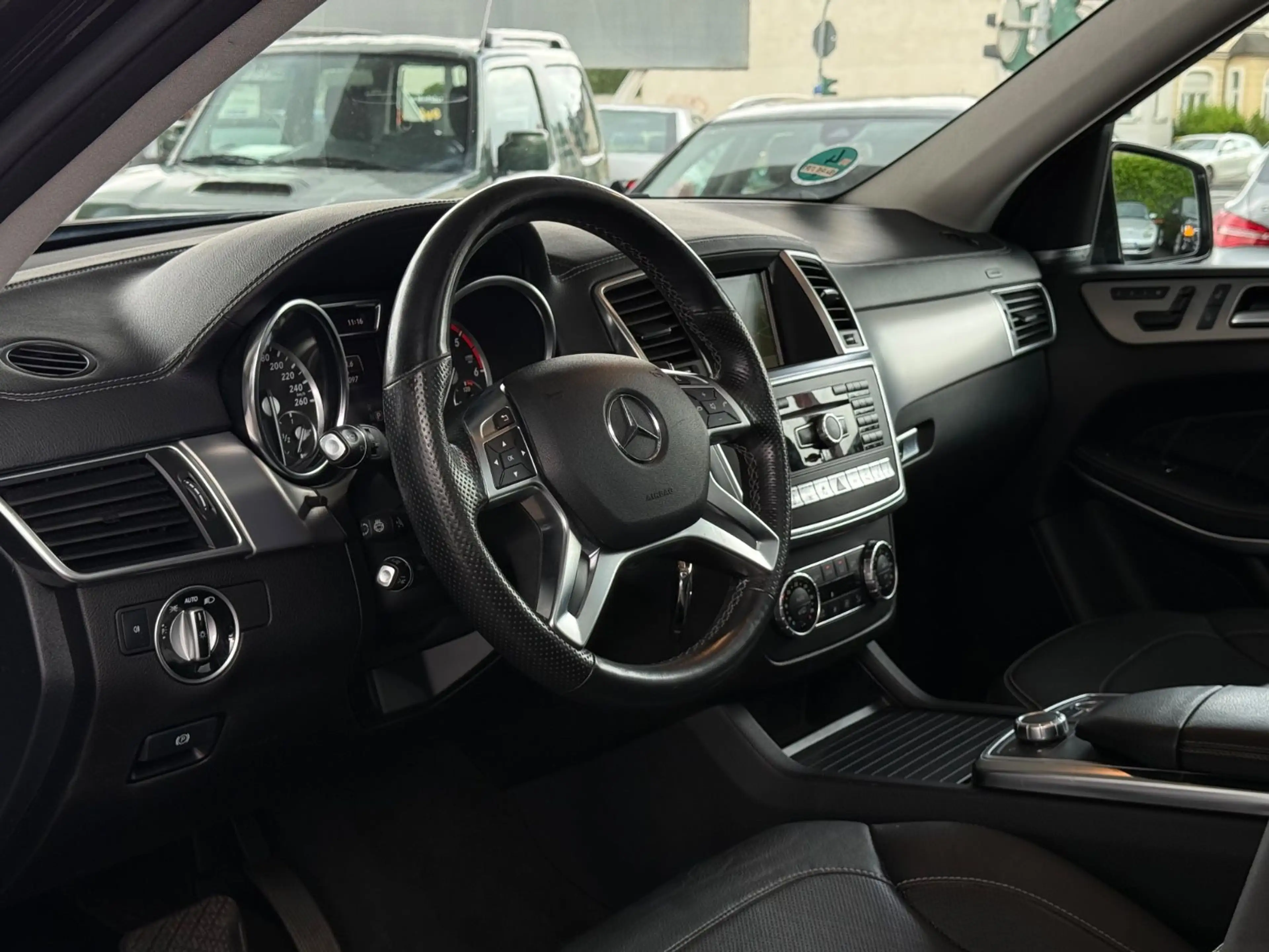 Mercedes-Benz GL 350 BlueTec 4Matic NAVI/LEDER/TV/PANO/7SITZER — photo 10
