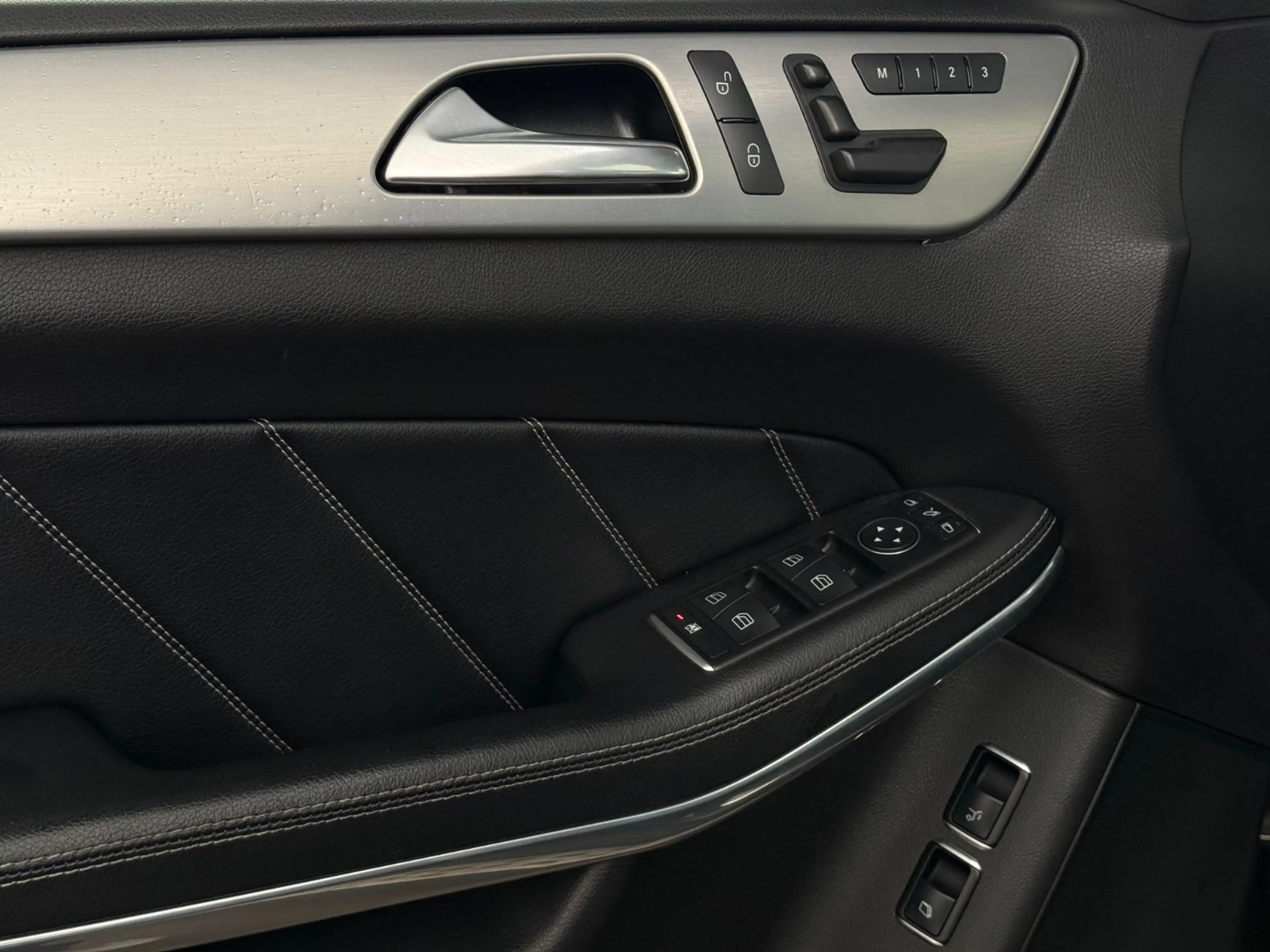 Mercedes-Benz GL 350 BlueTec 4Matic NAVI/LEDER/TV/PANO/7SITZER — photo 9