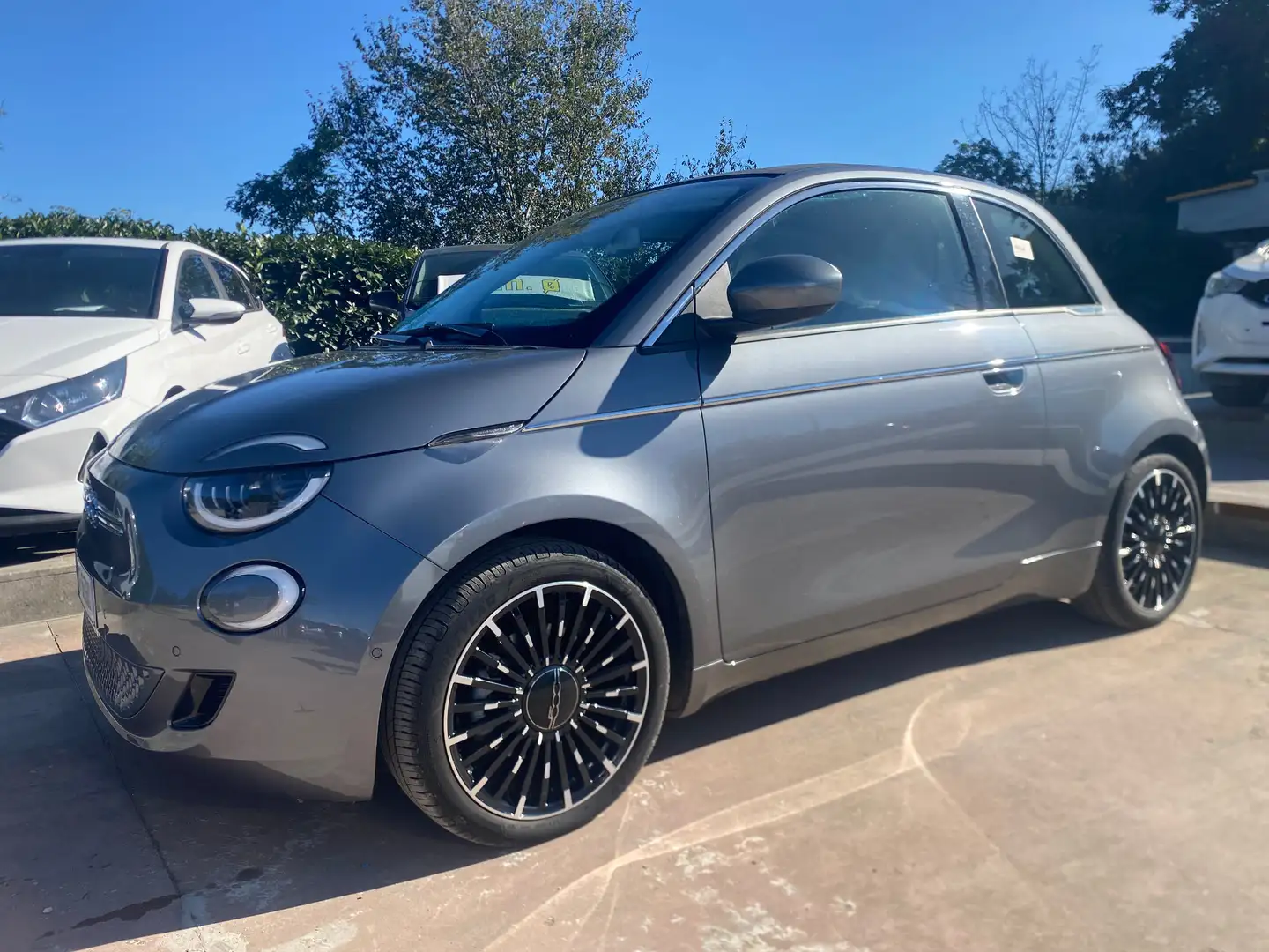 Fiat 500e 500e Cabrio 42 kWh La Prima Gris - 2