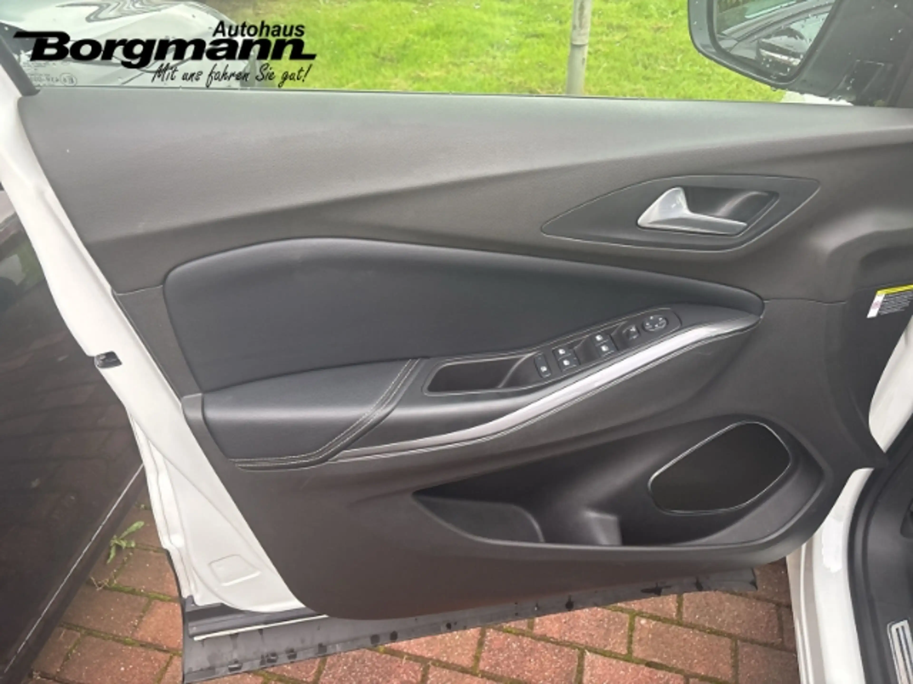 Opel Grandland Ultimate Plug-in-Hybrid - Tempomat - Sitzheizung — photo 8