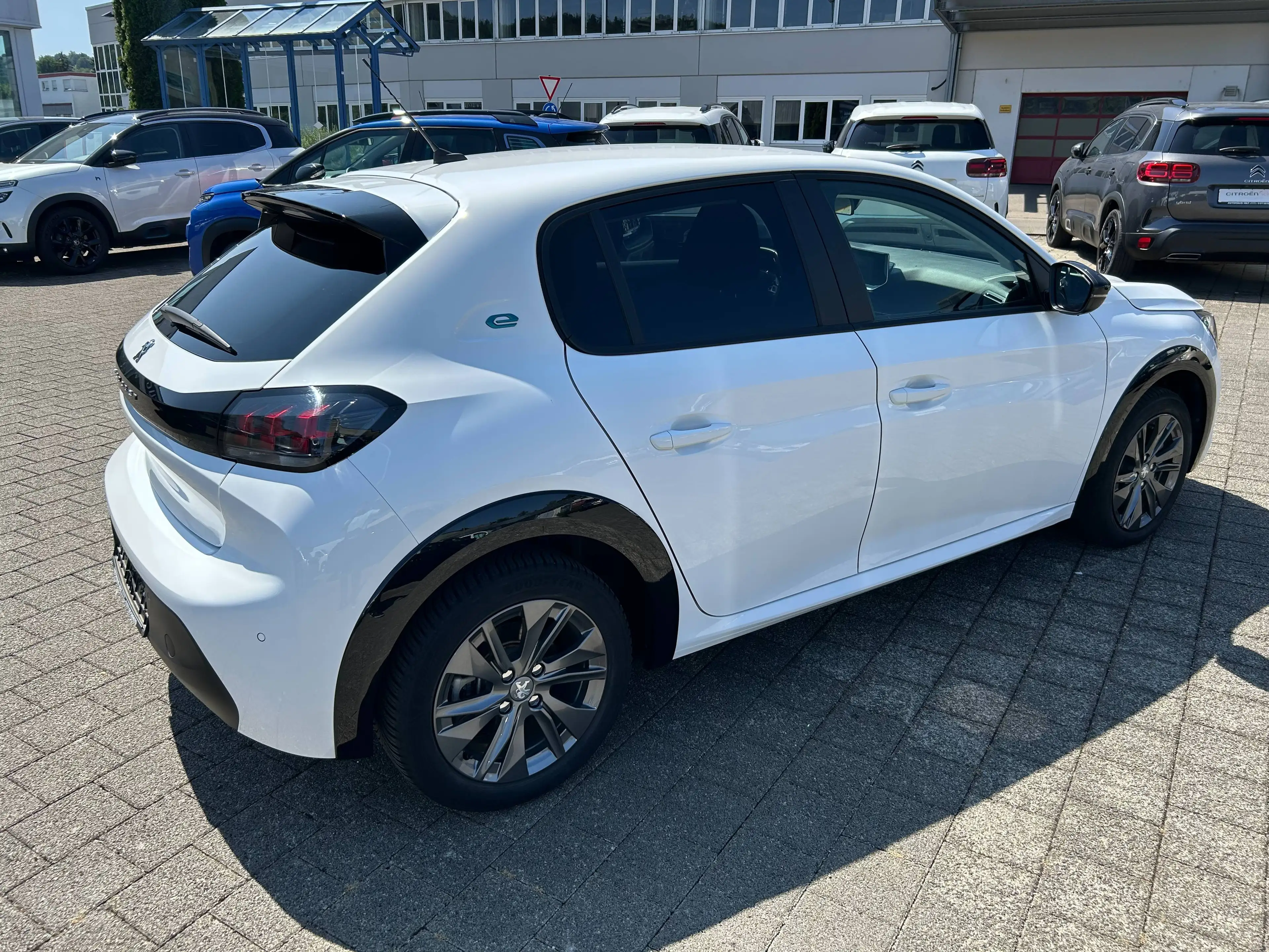 Peugeot e-208 Active Pack Elektromotor 136 — photo 5