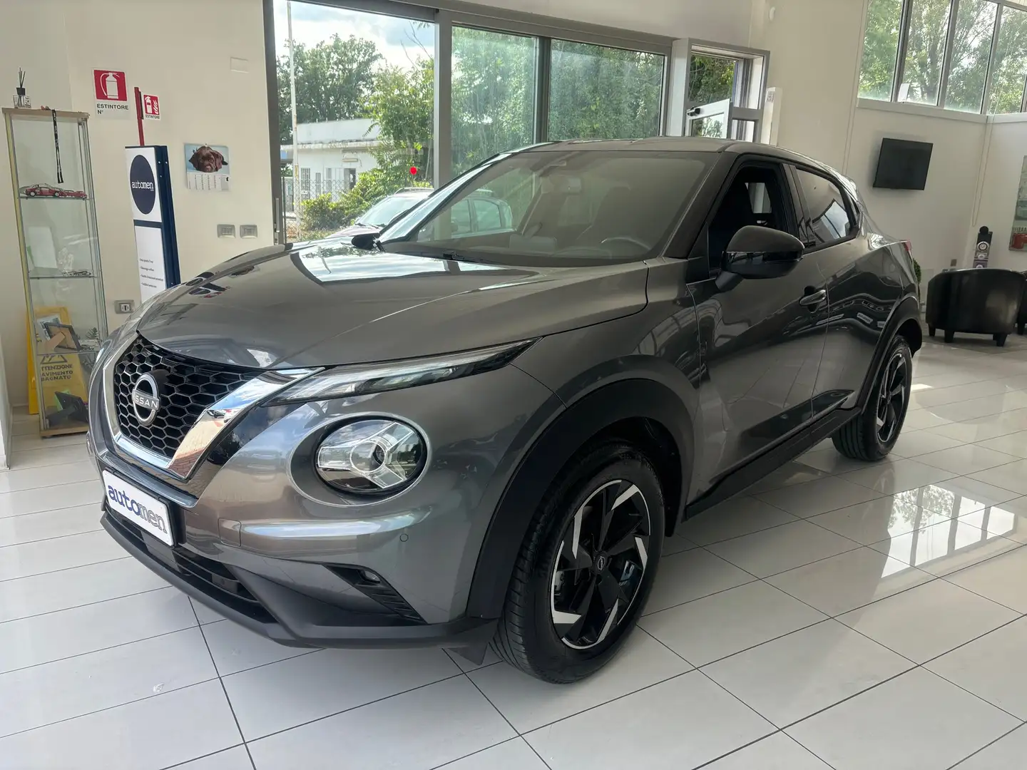 Nissan Juke Juke 1.0 dig-t N-Connecta 114cv Grijs - 1