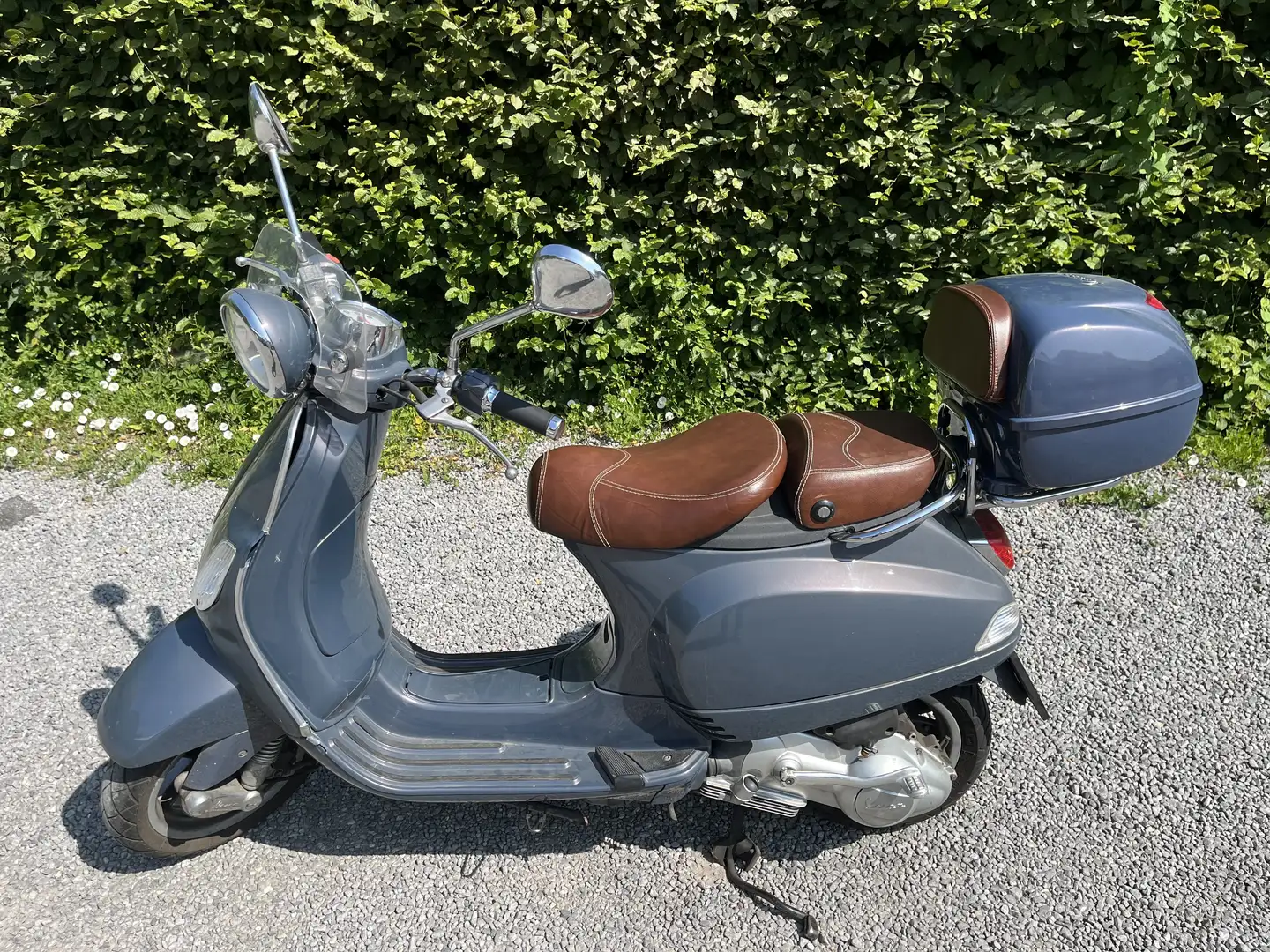 Vespa LXV 125 vendu avec 2 casques et une cape Bleu - 1