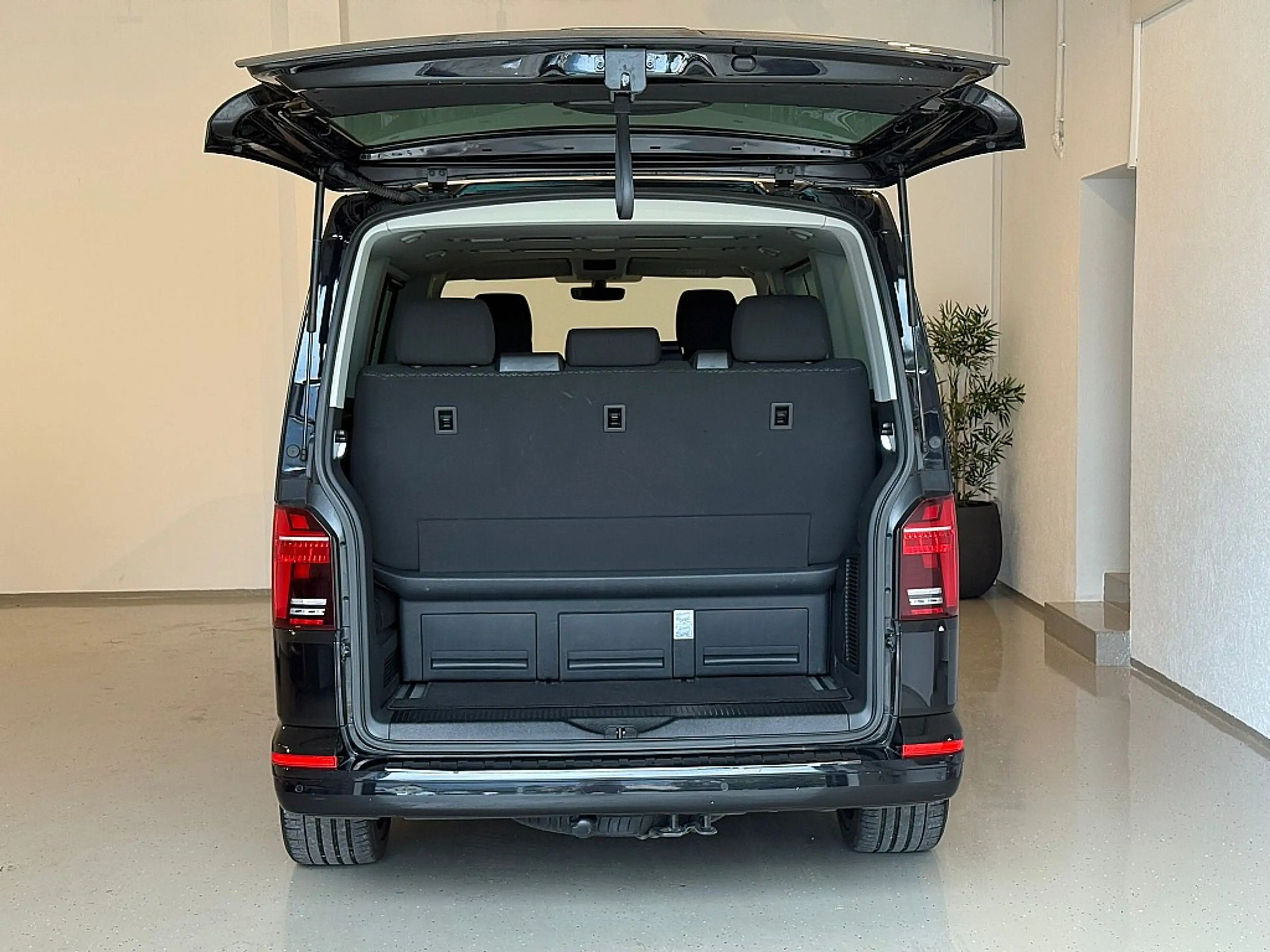 Volkswagen T6.1 Multivan Multivan T6.1 2,0 TDI 4Motion DSG Standheizung AHK — photo 9